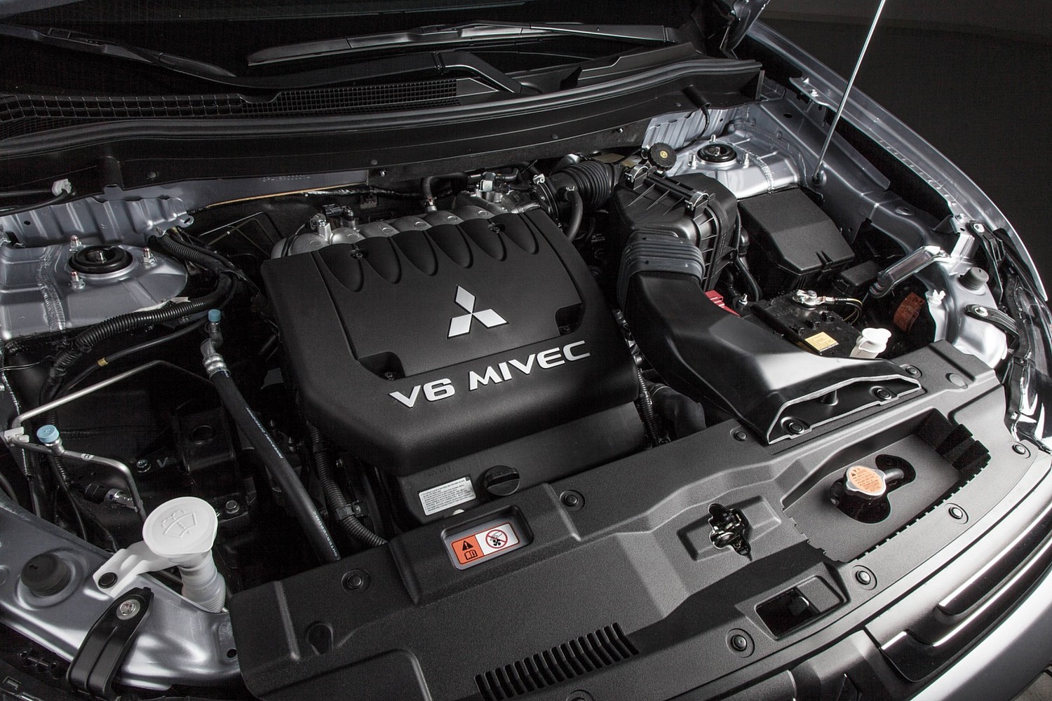 Mitsubishi Outlander GT 3.0L V6 Engine (2014 model year shown)