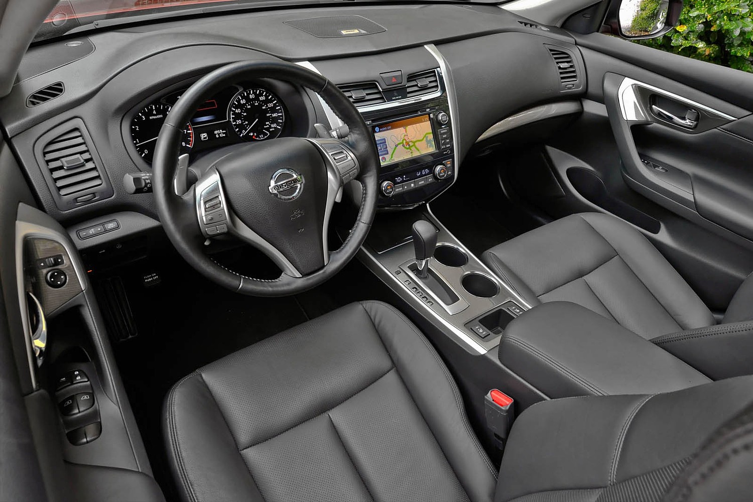 Nissan Altima 3.5 SL Sedan Interior (2013 model year shown)