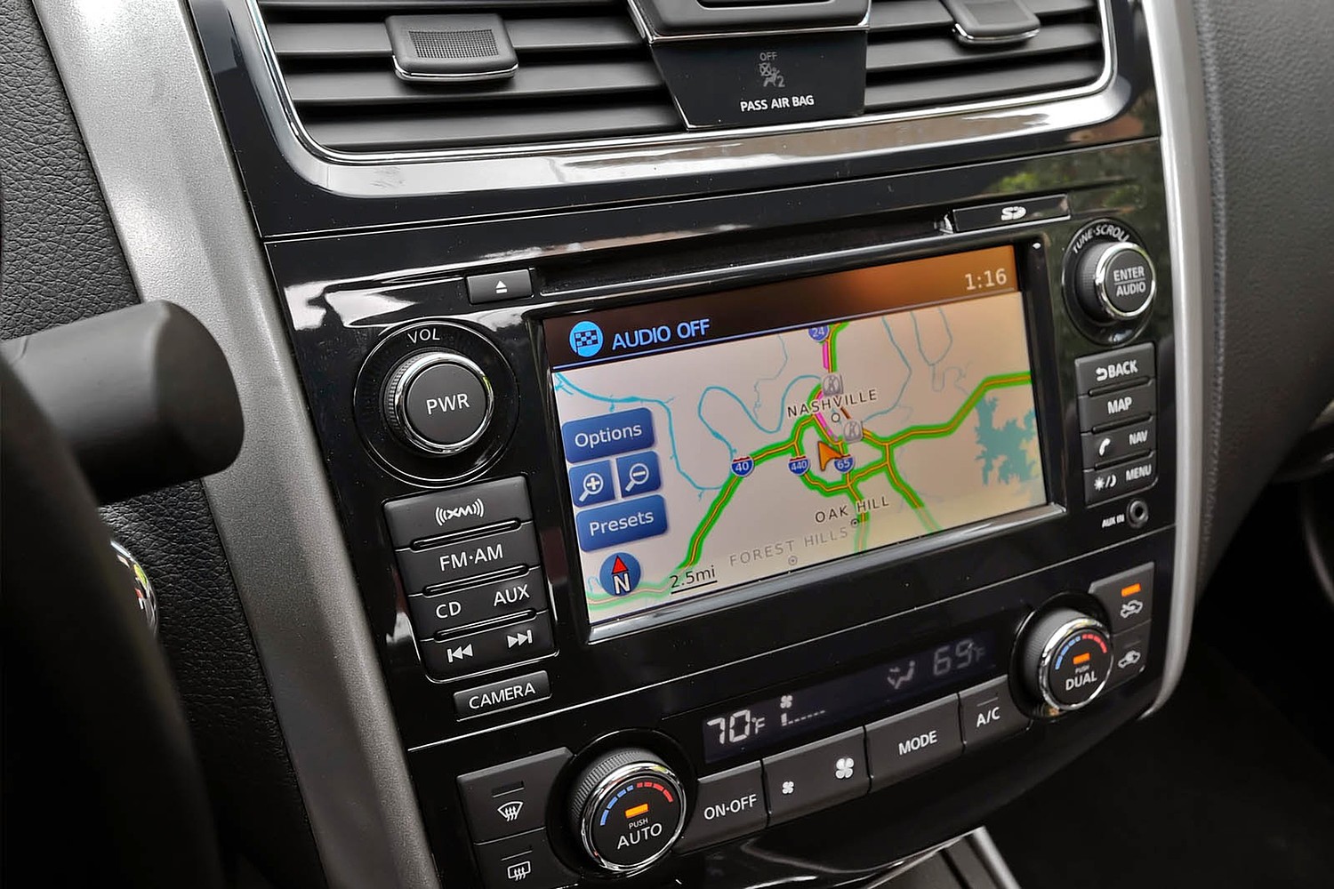Nissan Altima 3.5 SL Sedan Navigation System (2013 model year shown)
