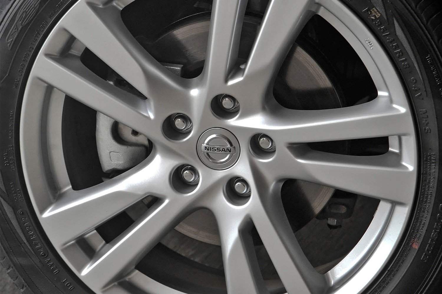 Nissan Altima 3.5 SL Sedan Wheel (2013 model year shown)