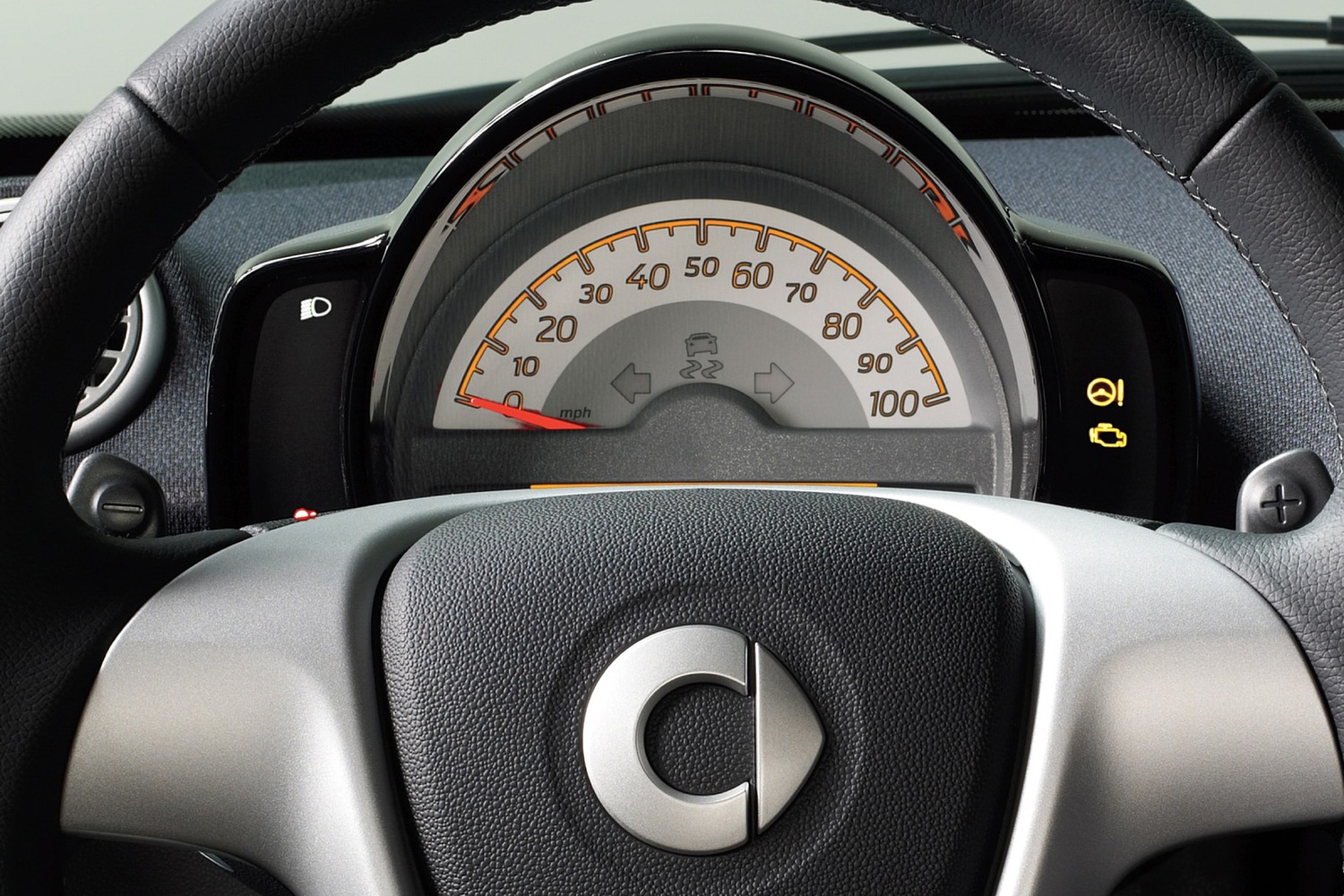 smart fortwo passion cabriolet Convertible Gauge Cluster (2013 model year shown)