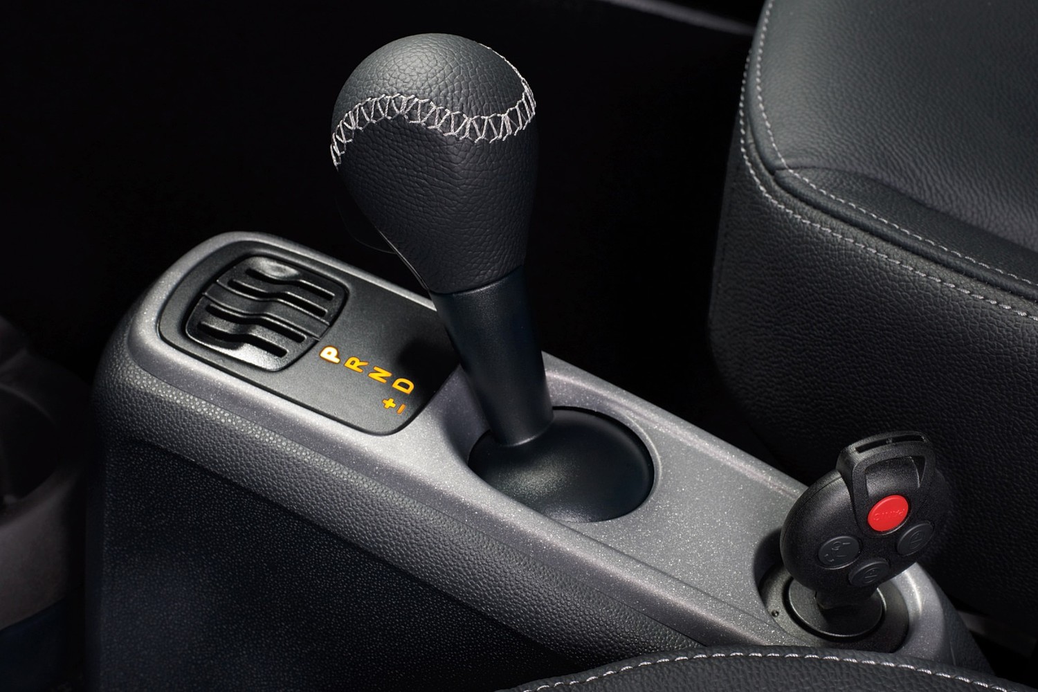 smart fortwo passion cabriolet Convertible Shifter (2013 model year shown)