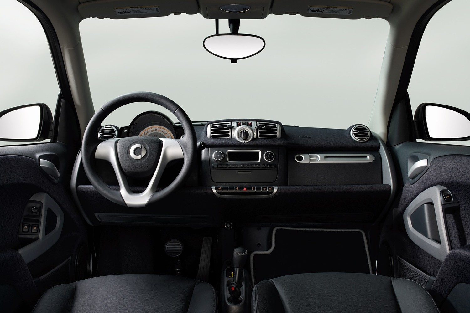 smart fortwo passion coupe 2dr Hatchback Dashboard (2013 model year shown)