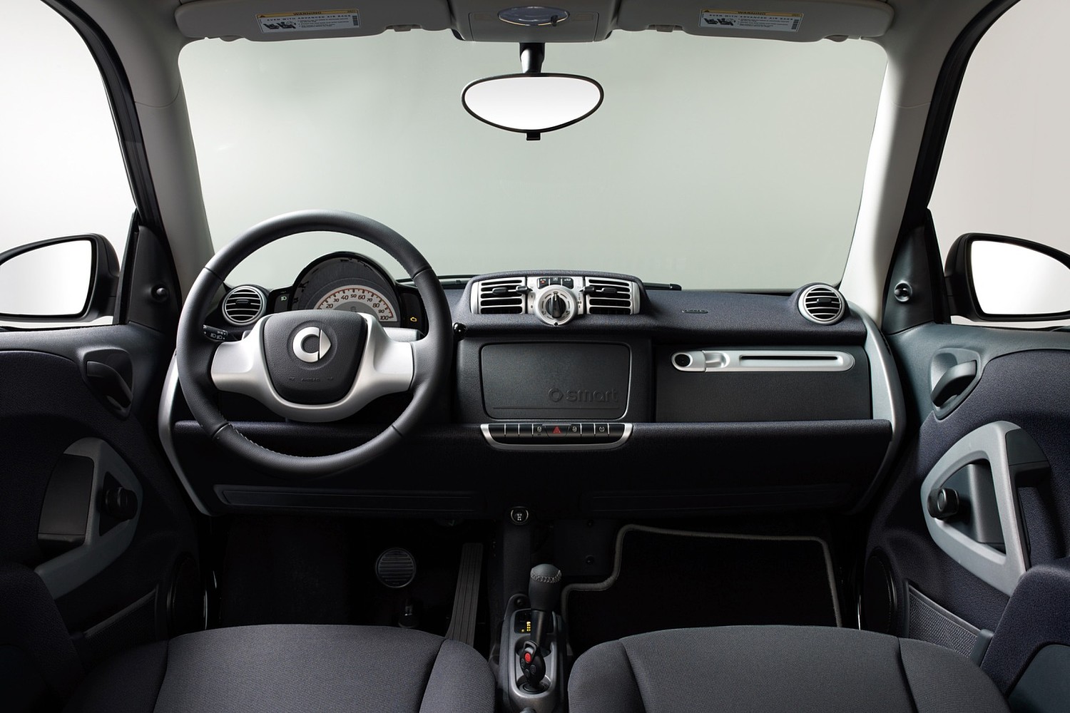 smart fortwo pure coupe 2dr Hatchback Dashboard (2013 model year shown)