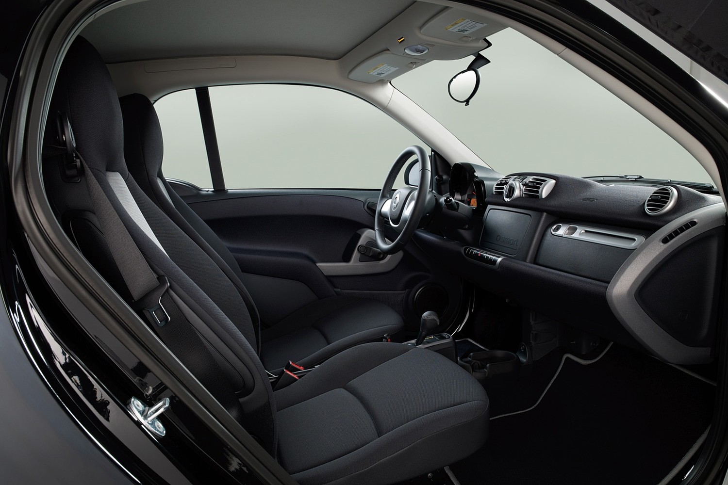 smart fortwo pure coupe 2dr Hatchback Interior (2013 model year shown)