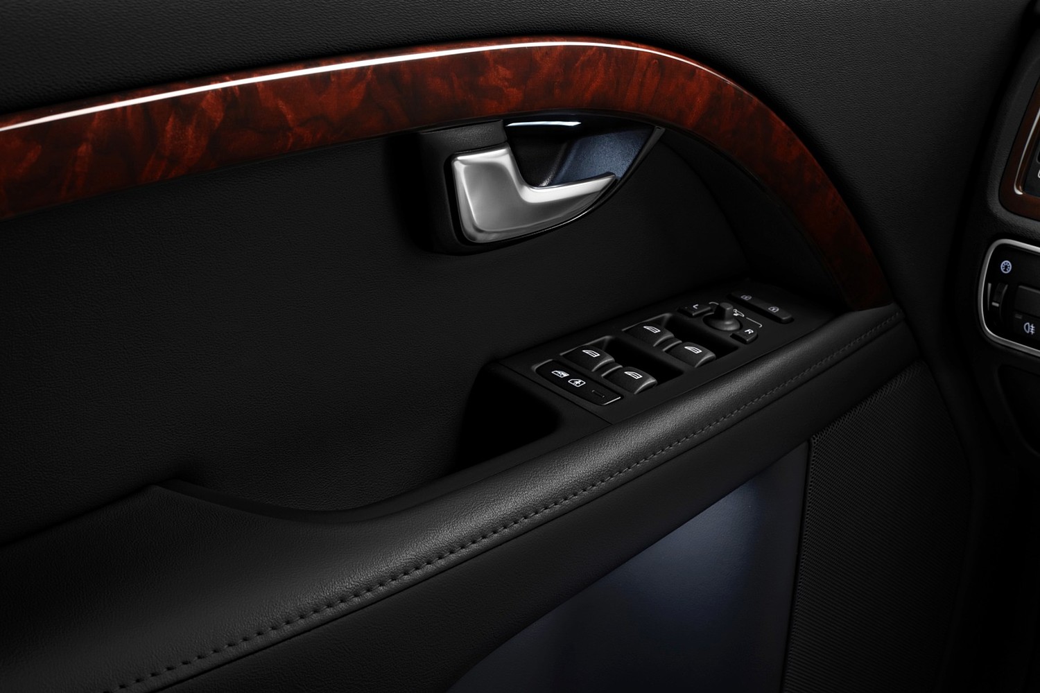 Volvo S80 Sedan Interior Detail (2014 model year shown)