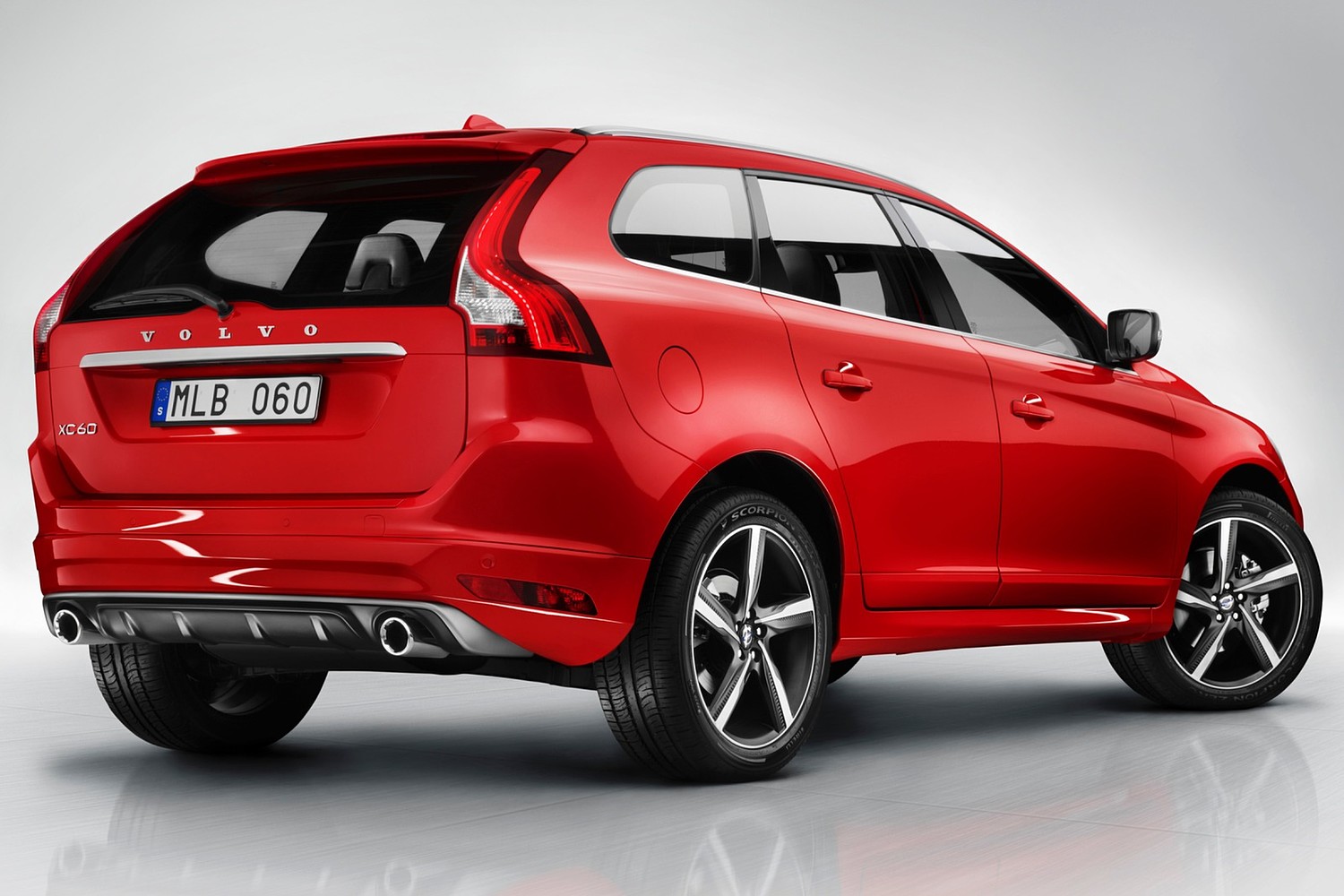 Volvo XC60 T6 R-Design 4dr SUV Exterior (2014 model year shown)