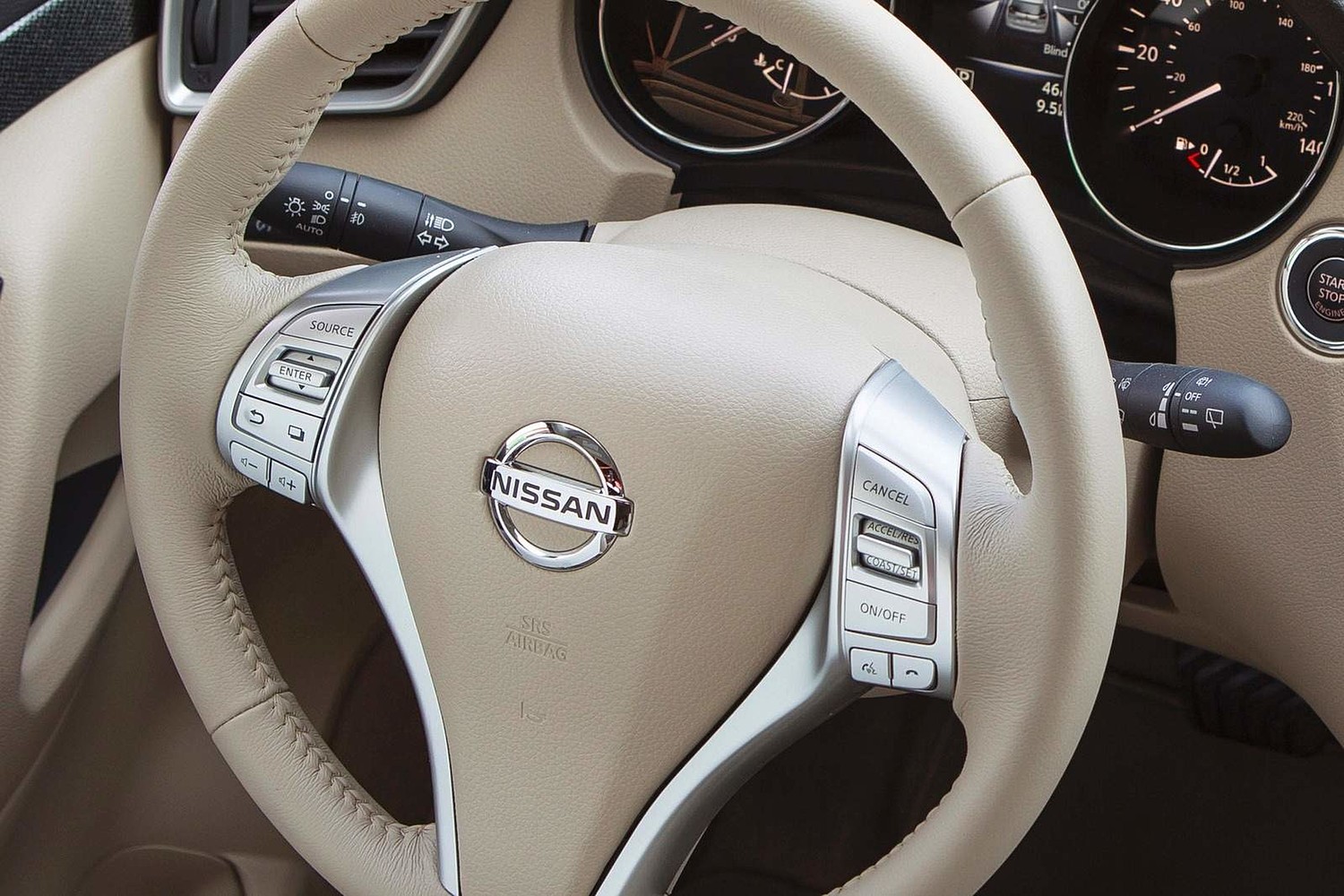Nissan Rogue SL 4dr SUV Steering Wheel Detail (2014 model year shown)