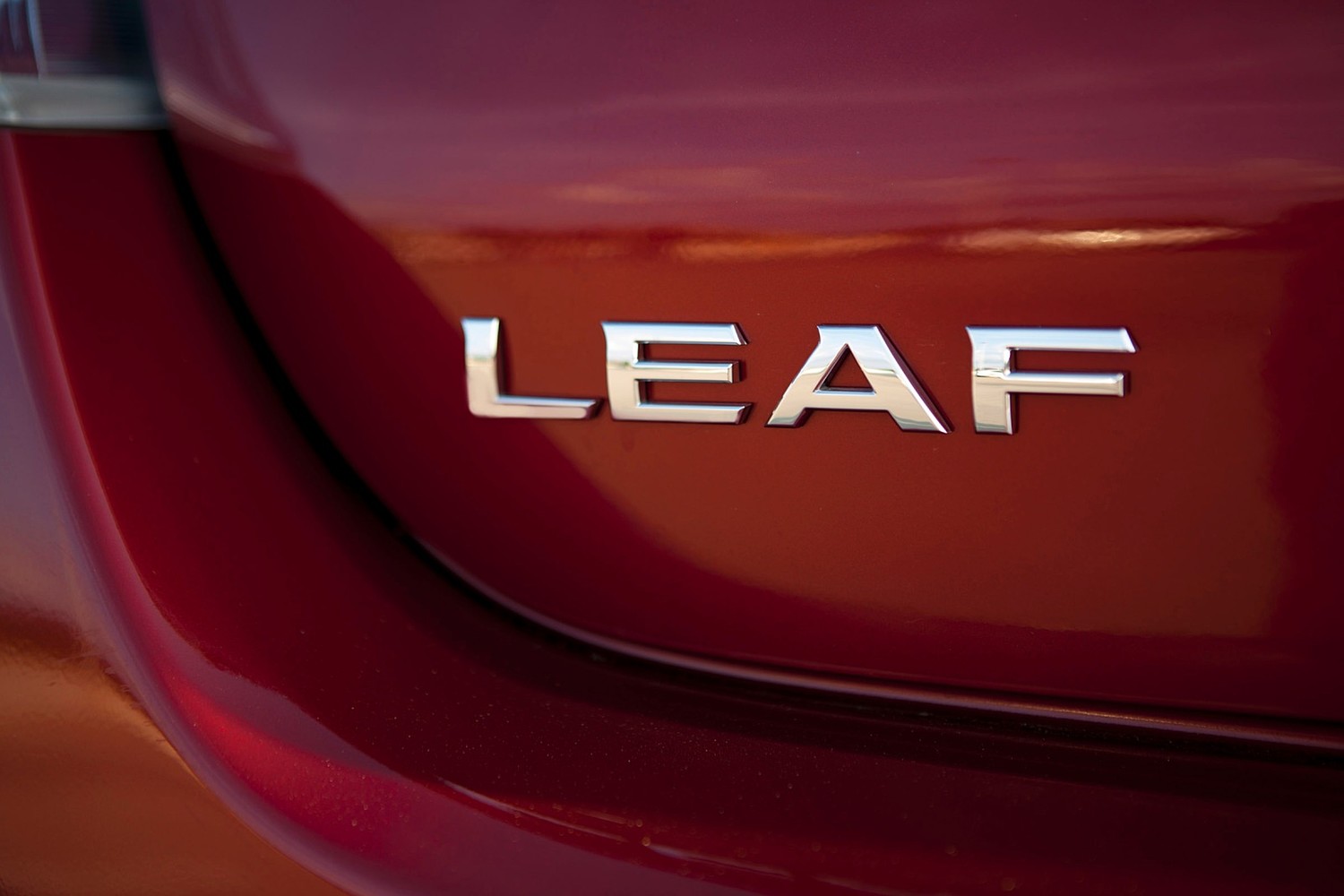 Nissan Leaf SL 4dr Hatchback Rear Badge (2014 model year shown)