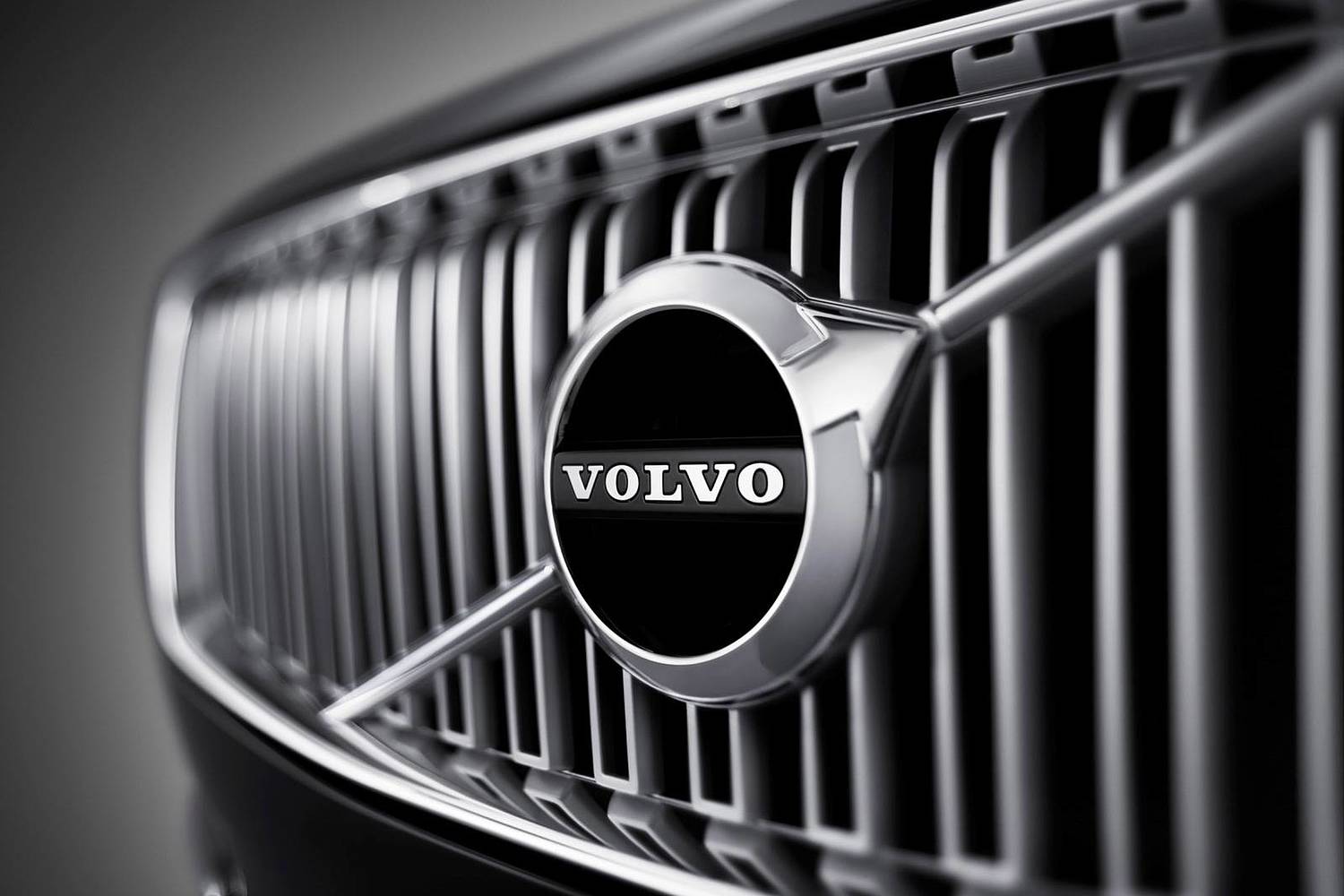 Volvo XC90 T6 Inscription 4dr SUV Front Badge (2016 model year shown)