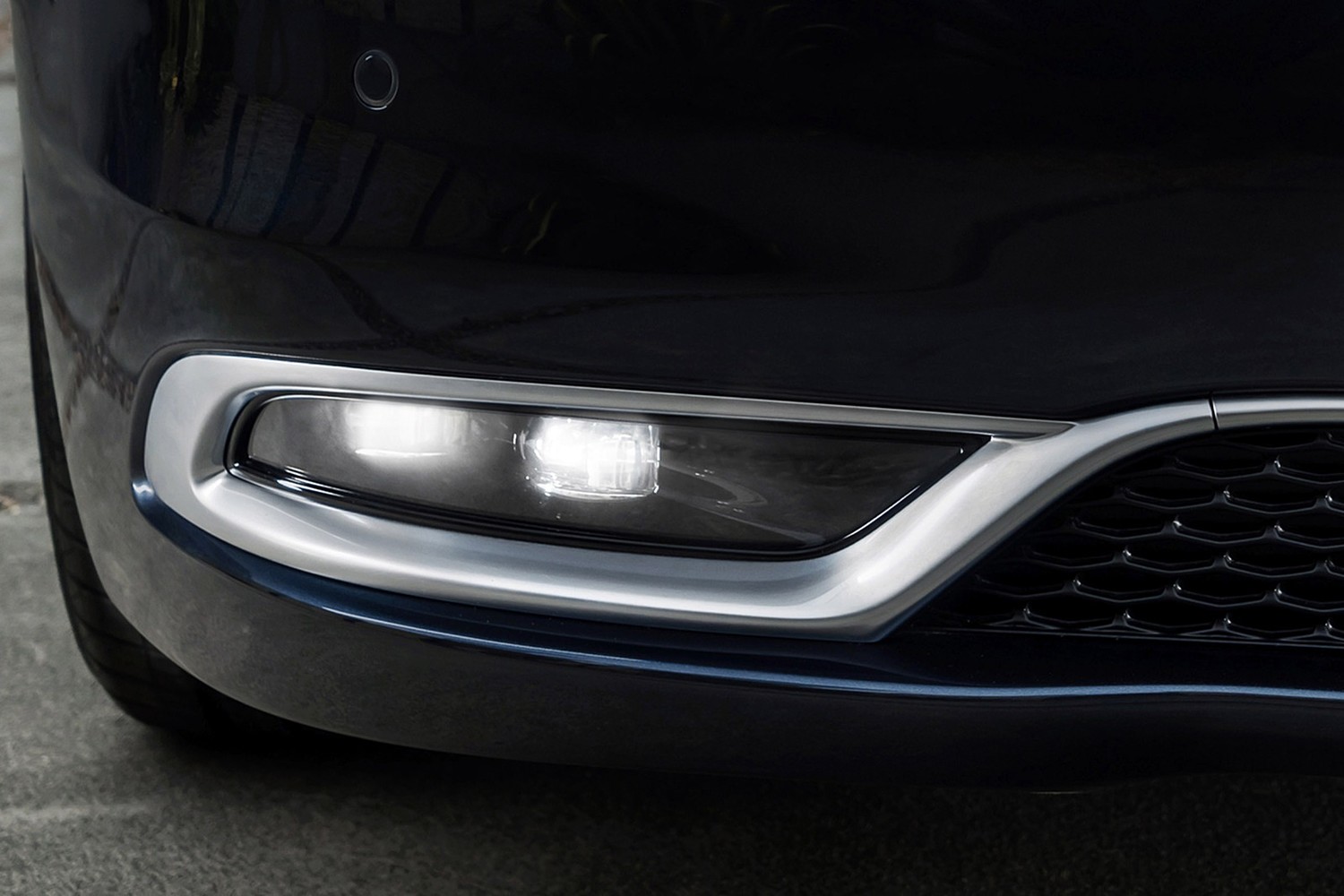 2015 Chrysler 300 C Platinum Sedan Fog Light