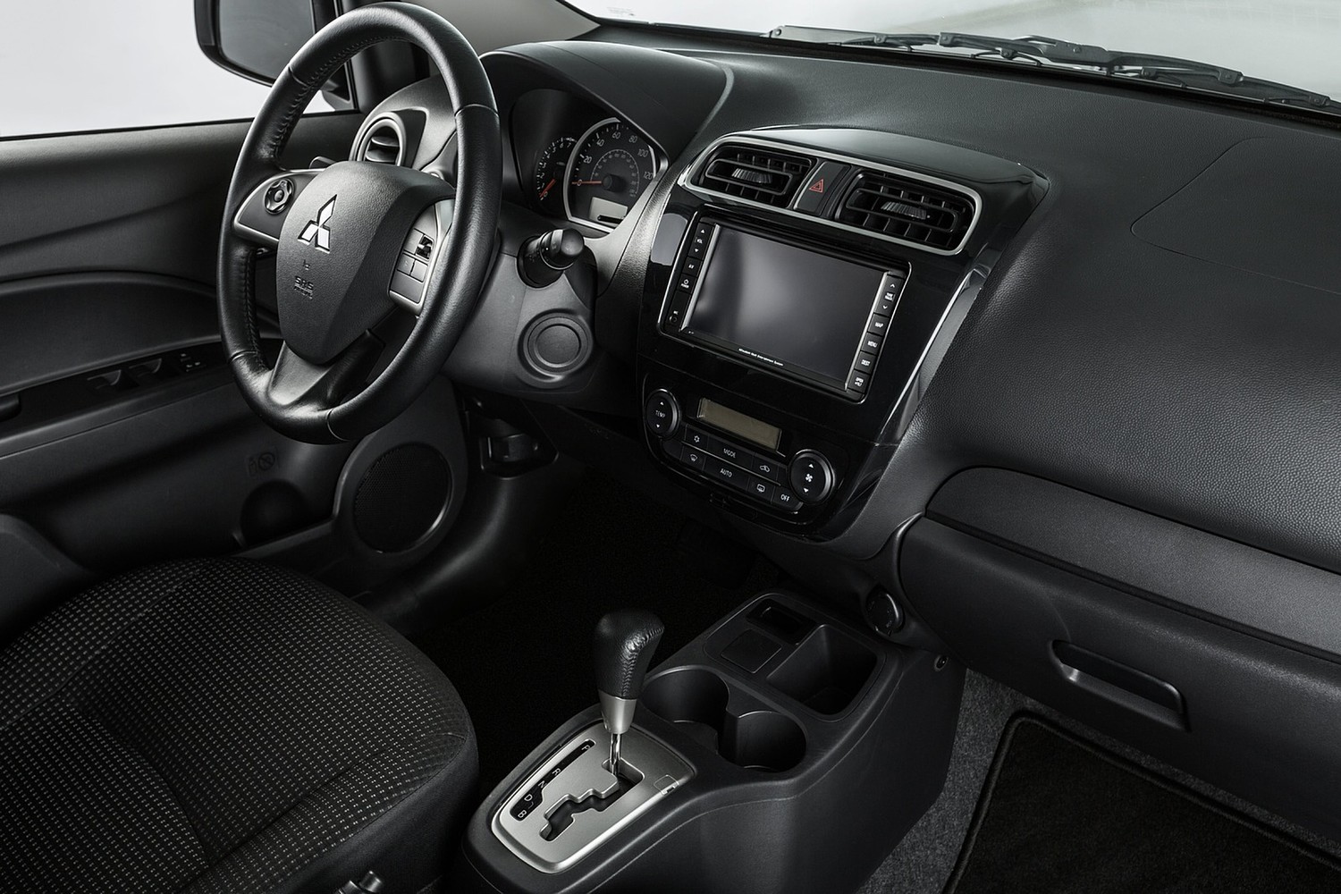 2015 Mitsubishi Mirage ES 4dr Hatchback Interior