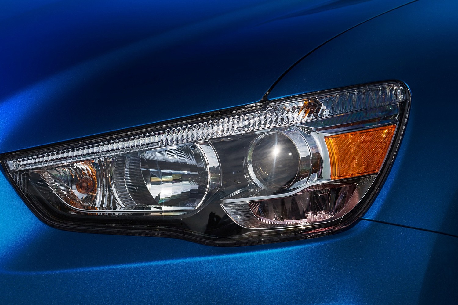 2015 Mitsubishi Outlander Sport SE 4dr SUV Headlamp Detail