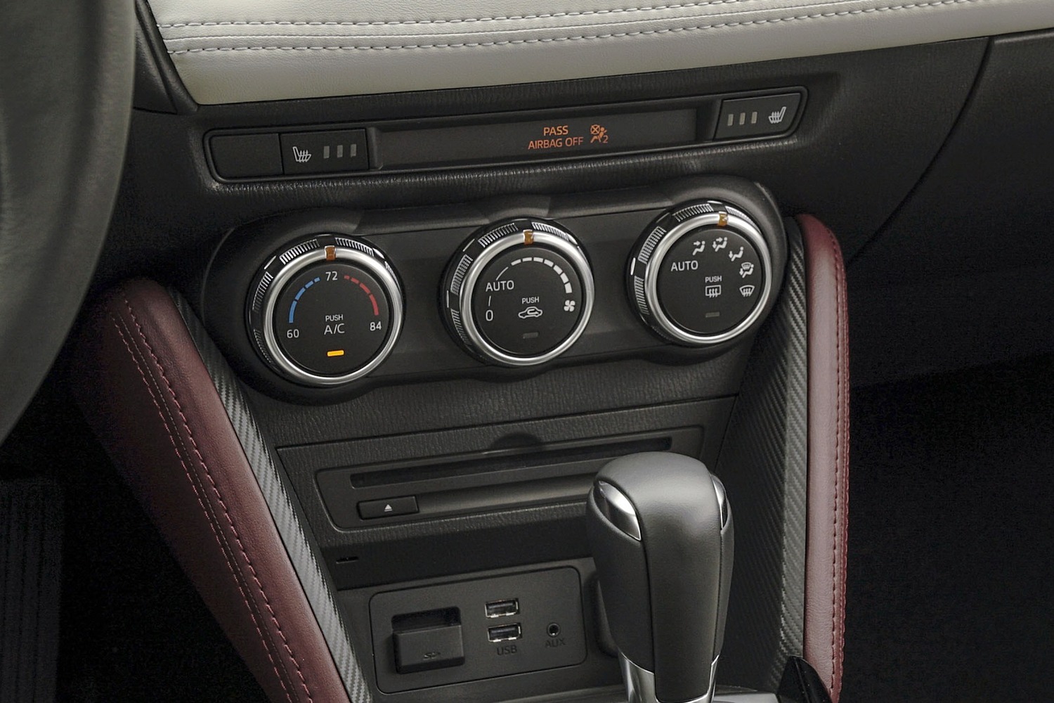 Mazda CX-3 Grand Touring 4dr SUV Center Console (2016 model year shown)