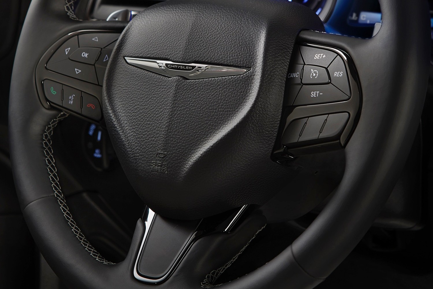2015 Chrysler 300 S Sedan Steering Wheel Detail