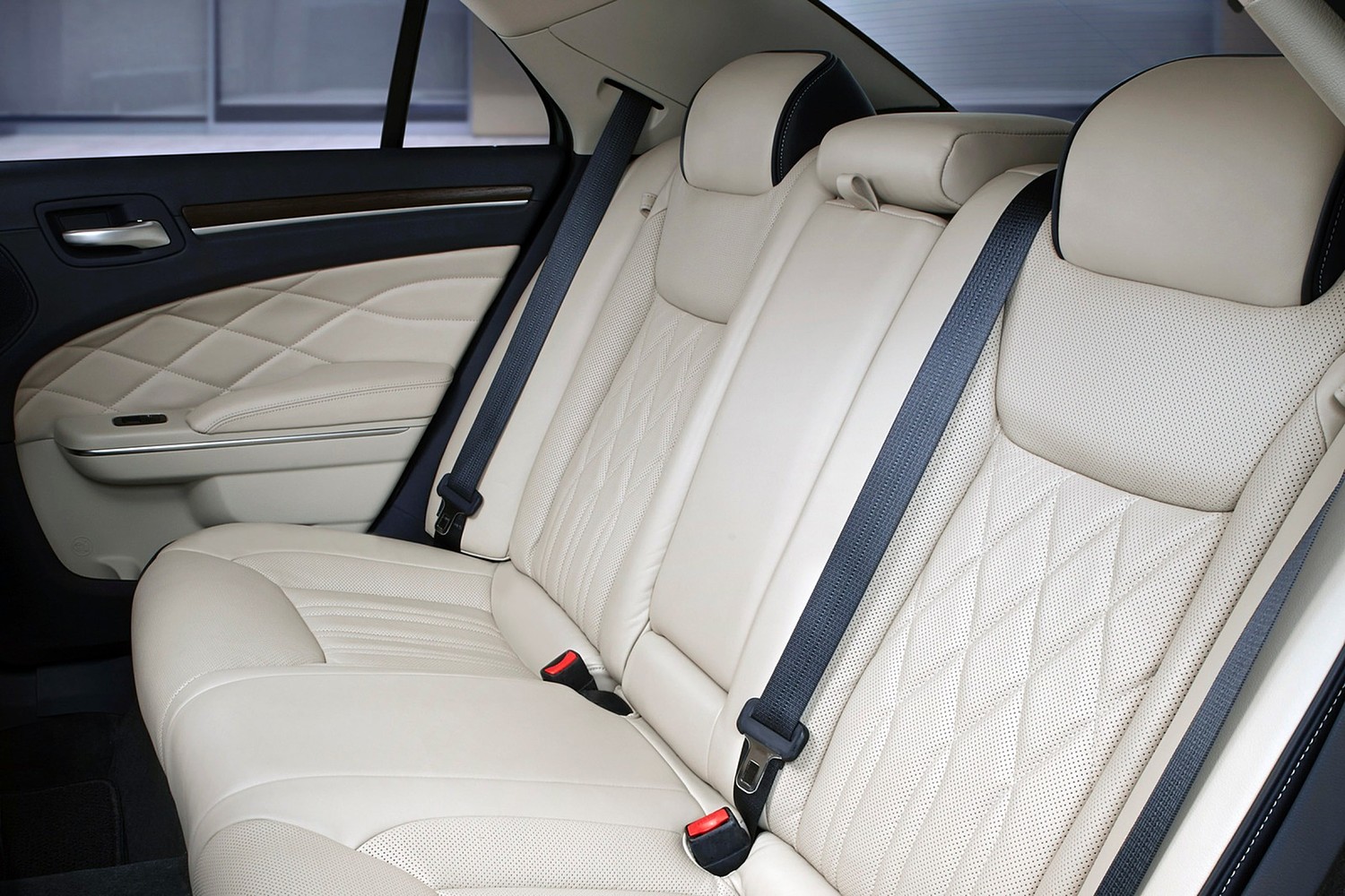 2015 Chrysler 300 C Platinum Sedan Rear Interior