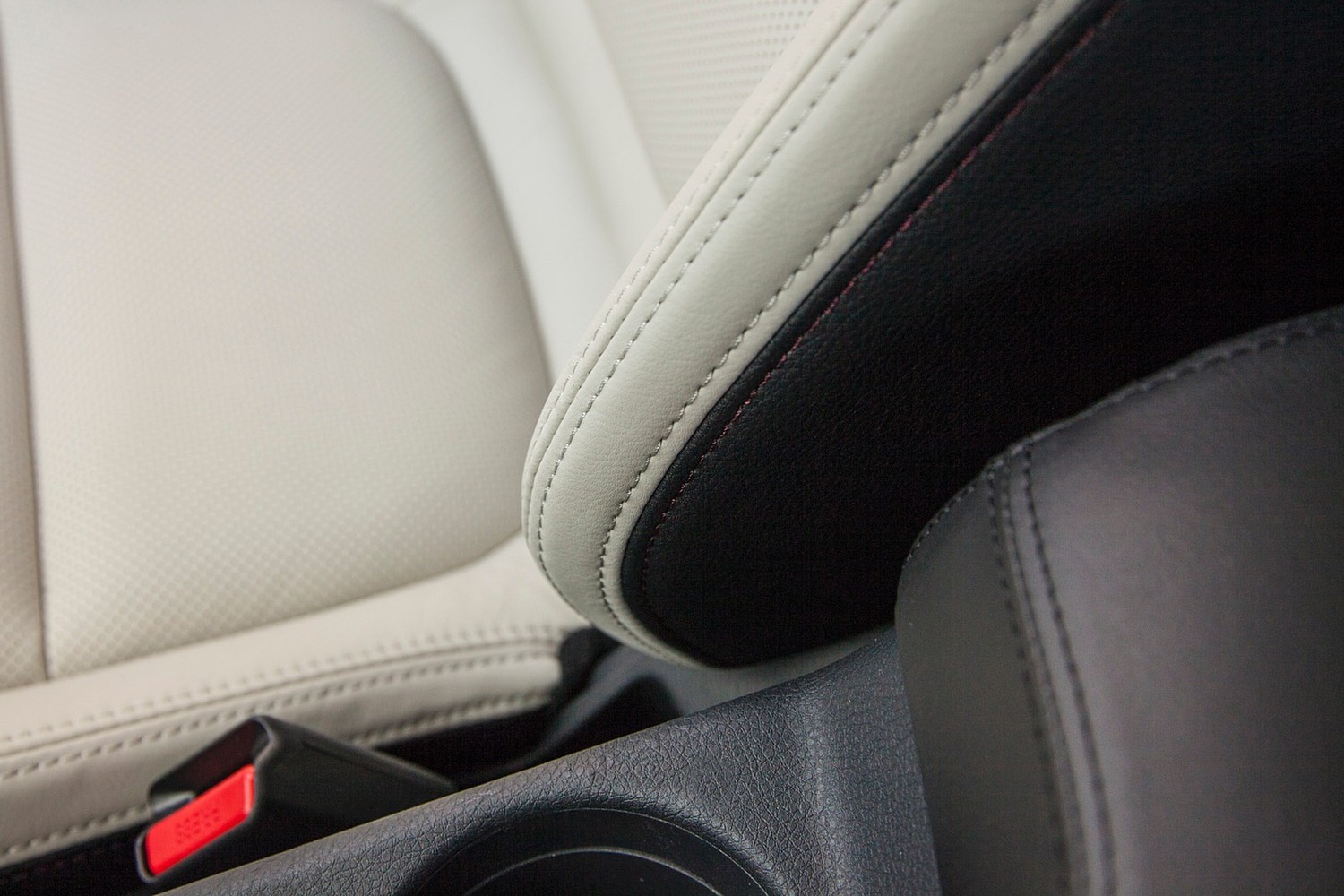 2016 Mazda CX-5 Grand Touring Interior Detail