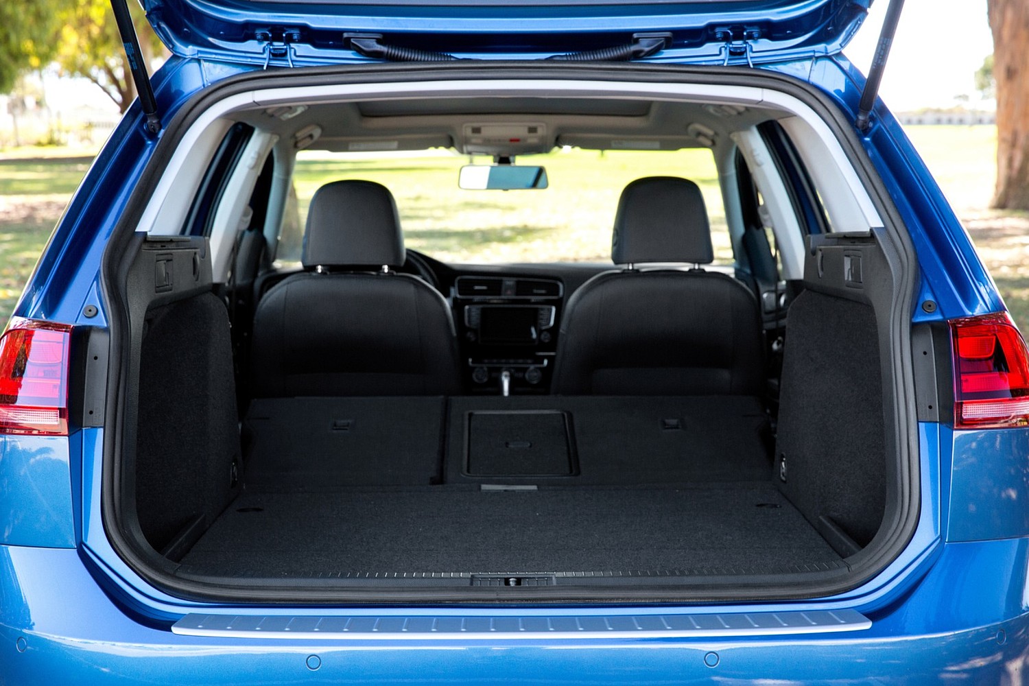 Volkswagen Golf SportWagen TSI SEL Wagon Cargo Area (2015 model year shown)