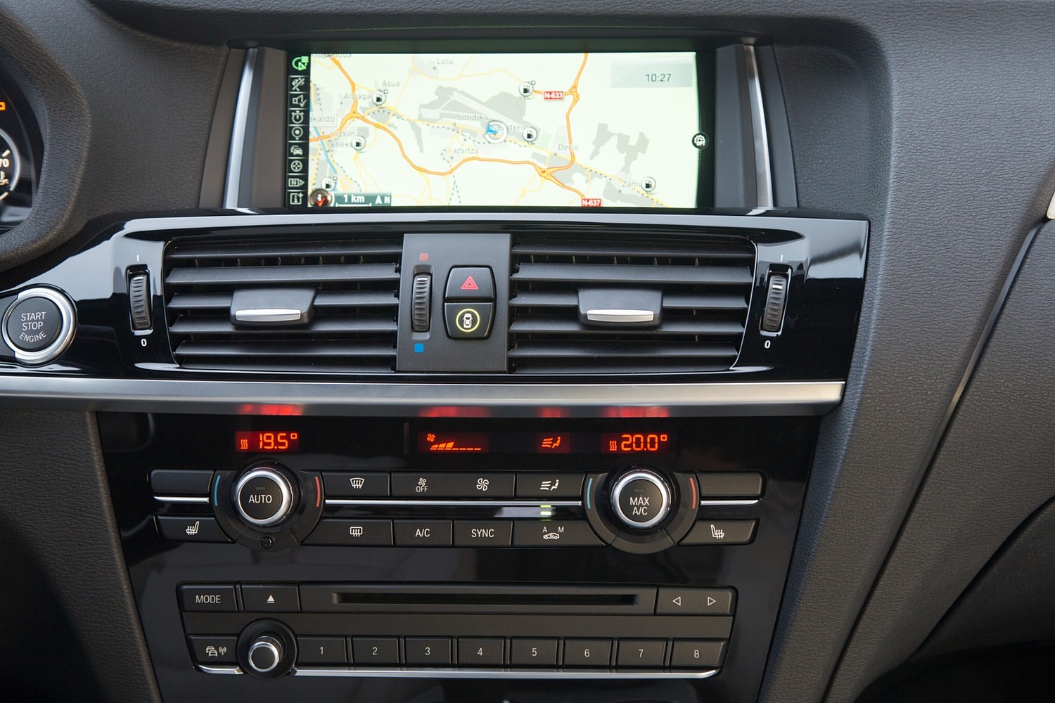 2016 BMW X4 xDrive35i 4dr SUV Center Console