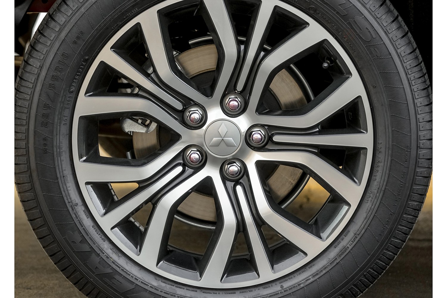 2016 Mitsubishi Outlander GT 4dr SUV Wheel