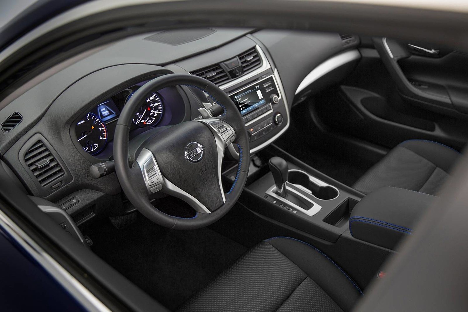 2016 Nissan Altima 2.5 SR Sedan Interior Shown