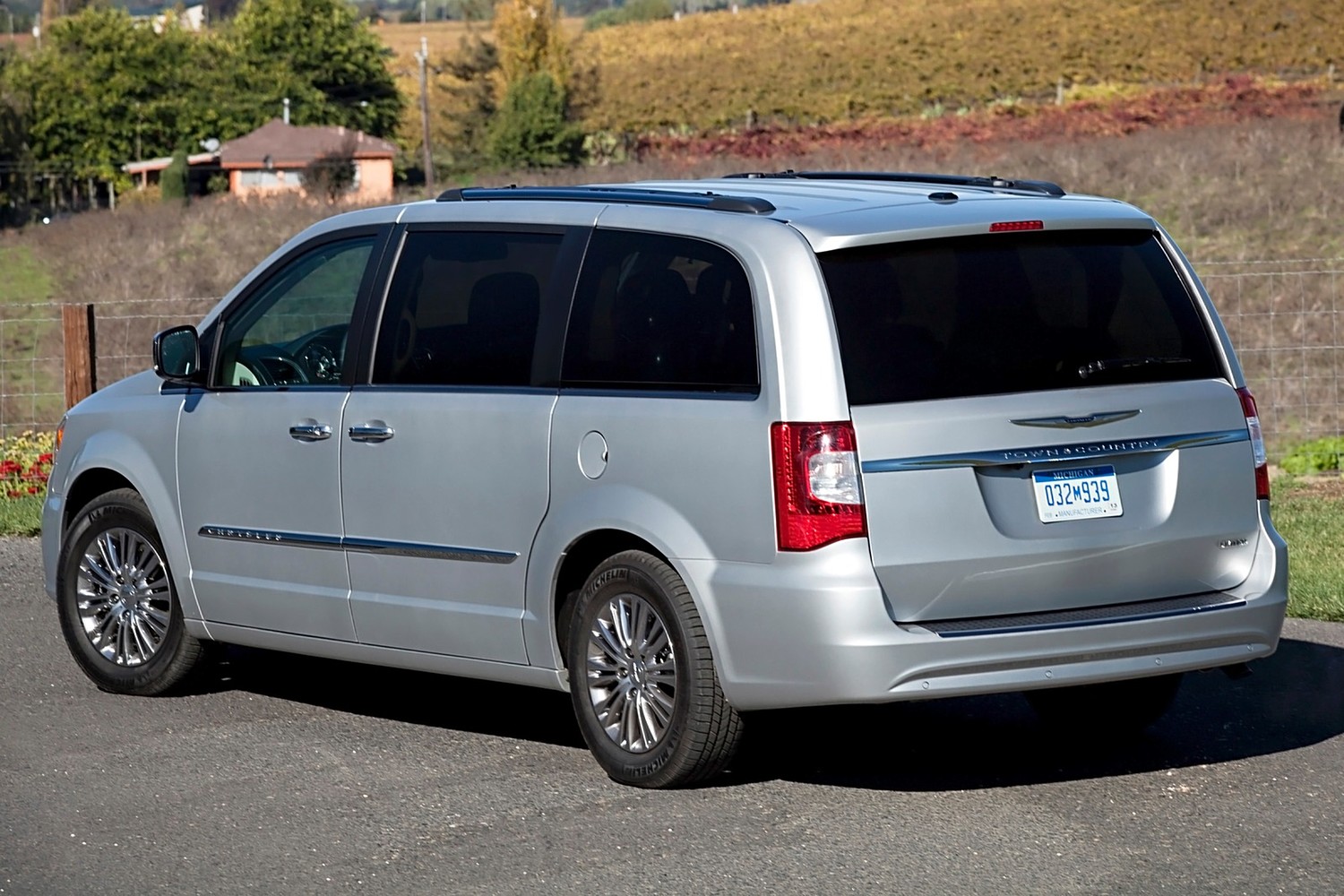 2016 Chrysler Town and Country Limited Passenger Minivan Exterior