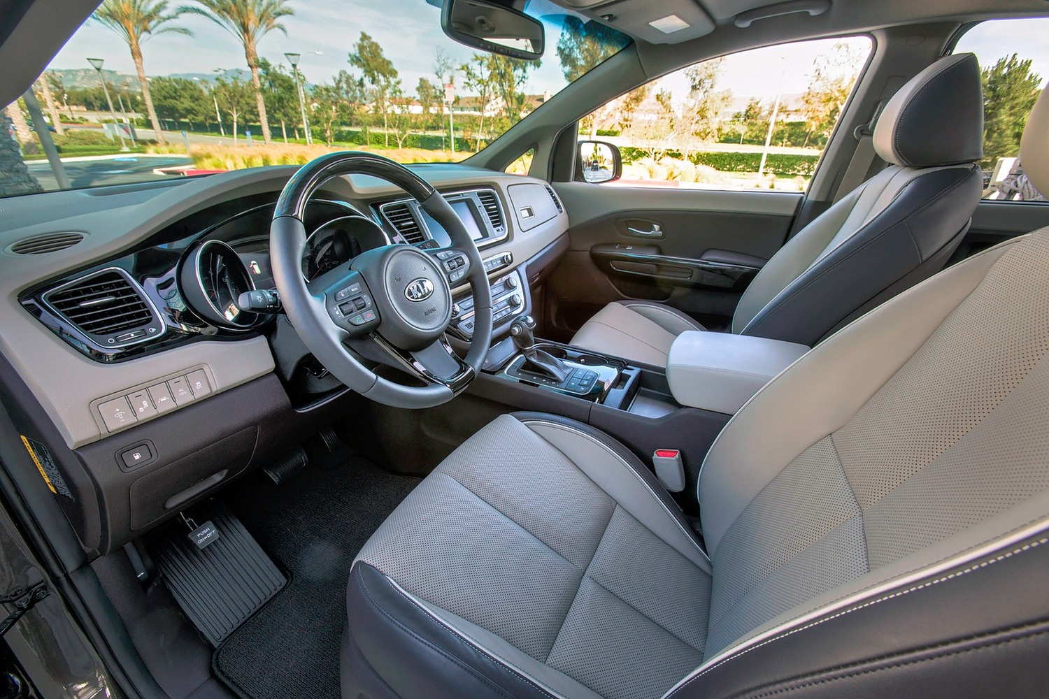 Kia Sedona SX Limited Passenger Minivan Interior Shown (2016 model year shown)