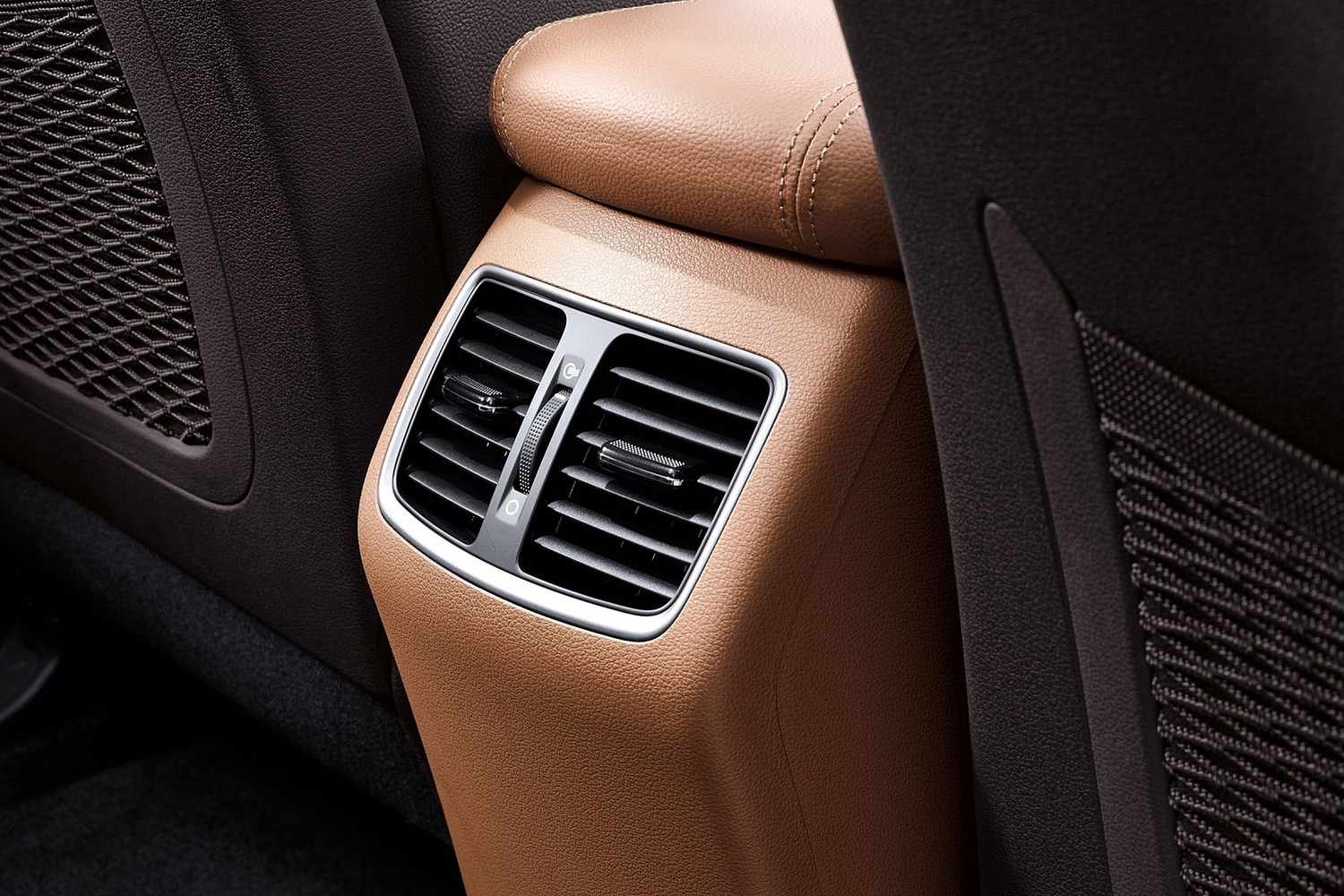 2016 Hyundai Tucson Limited 4dr SUV Interior Detail