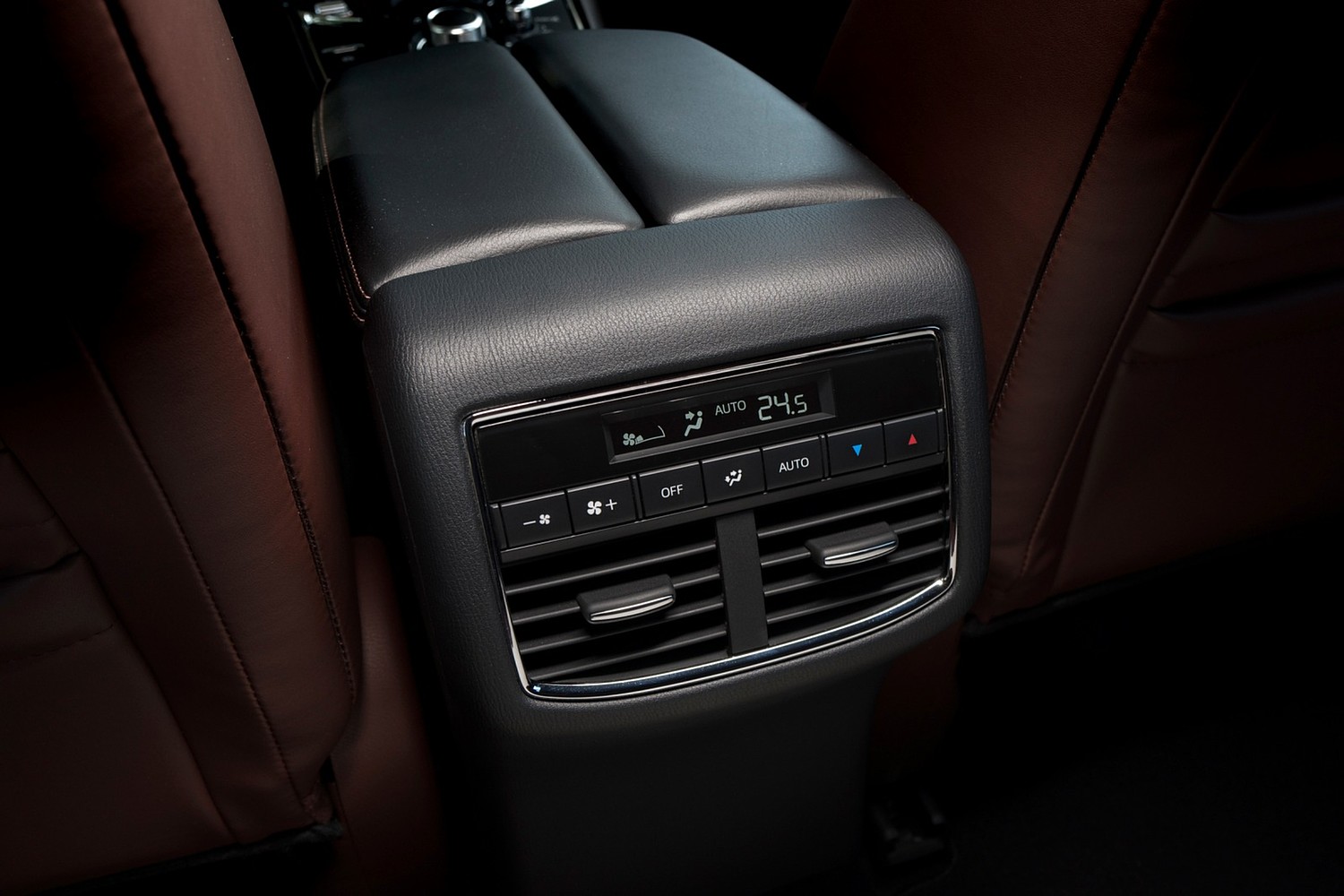 2016 Mazda CX-9 Signature 4dr SUV Interior Detail