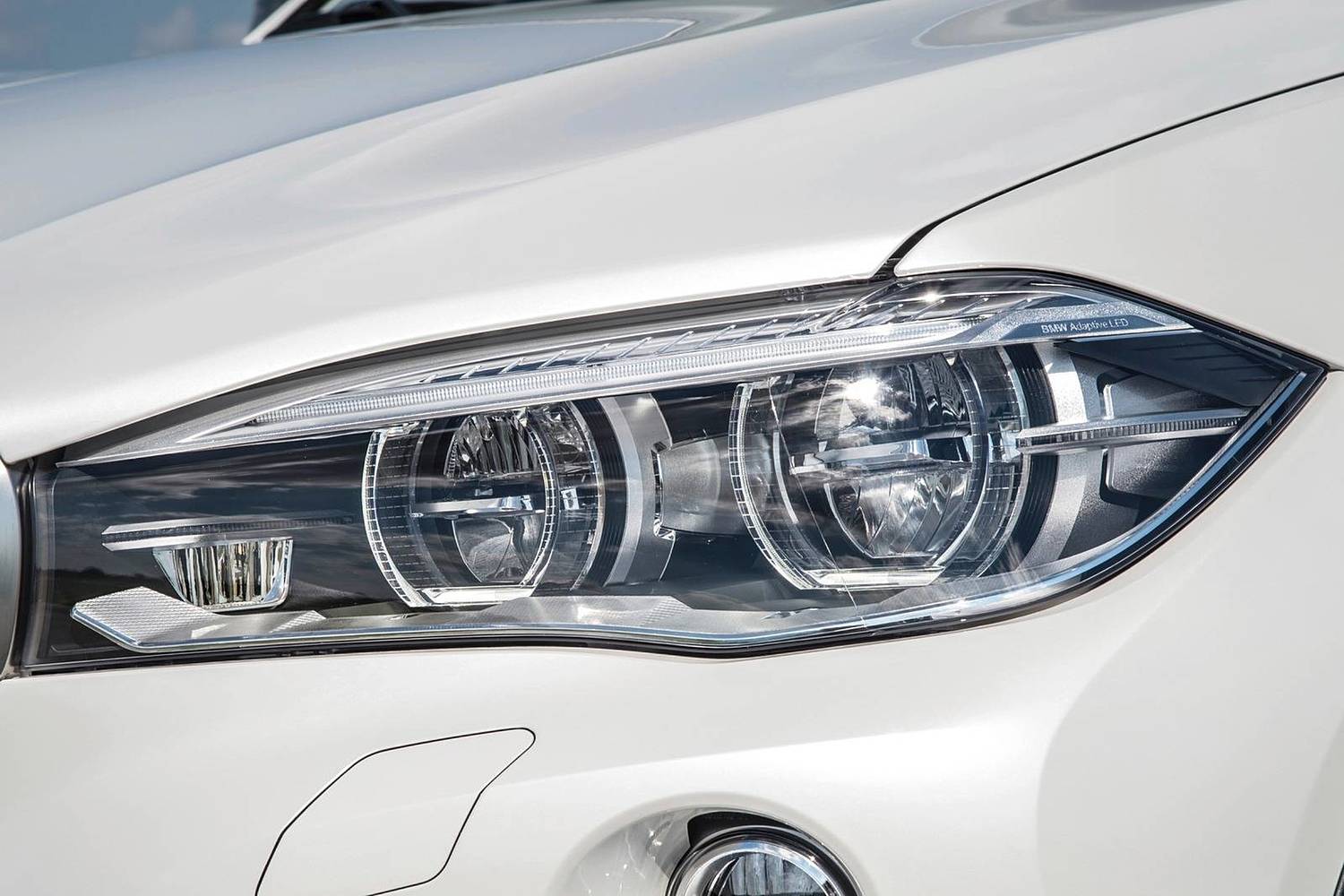 BMW X6 xDrive50i 4dr SUV Headlamp Detail (2016 model year shown)
