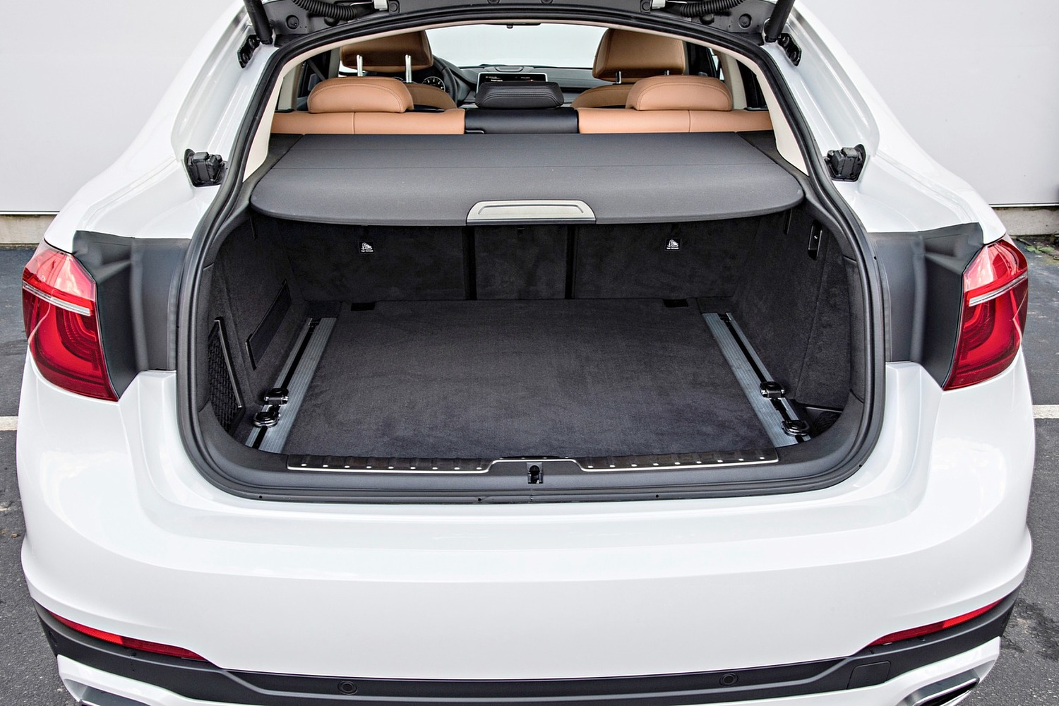 BMW X6 xDrive50i 4dr SUV Cargo Area (2016 model year shown)