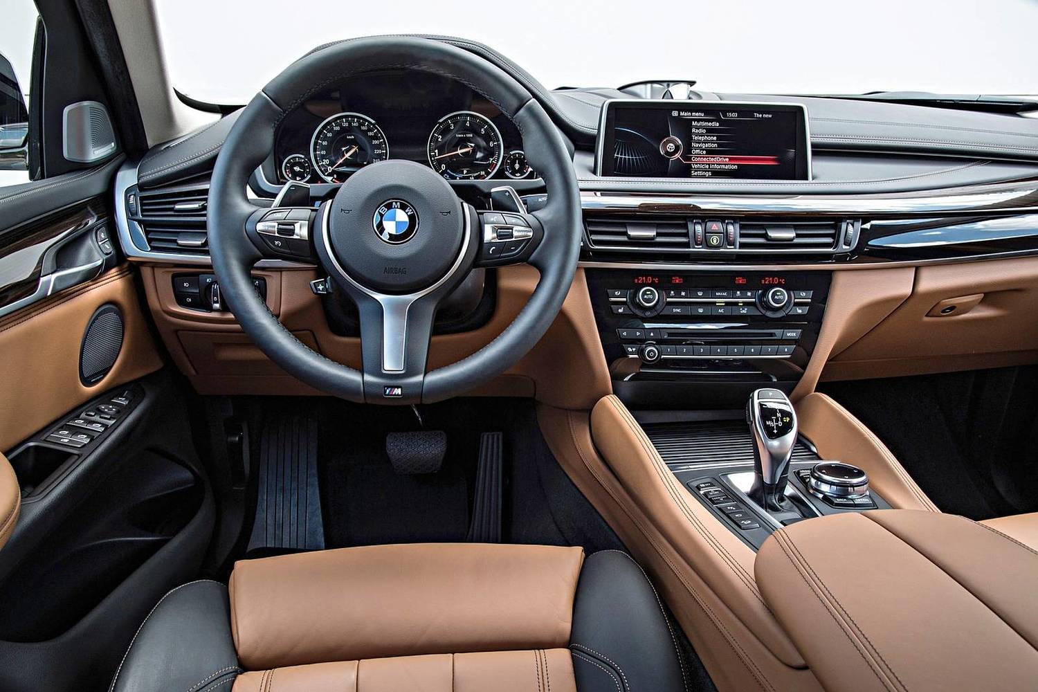 BMW X6 xDrive50i 4dr SUV Interior (2016 model year shown)