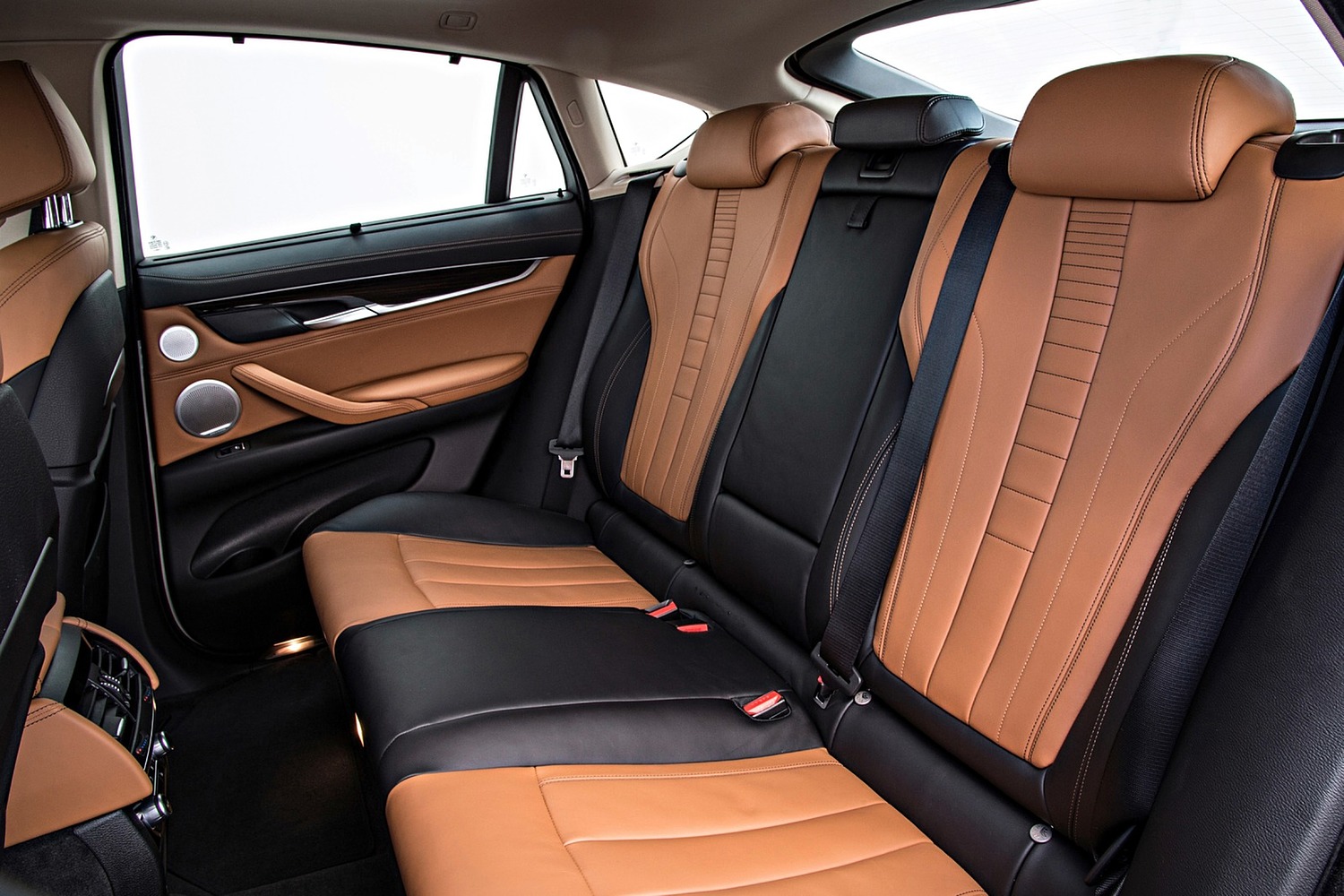 BMW X6 xDrive50i 4dr SUV Rear Interior (2016 model year shown)