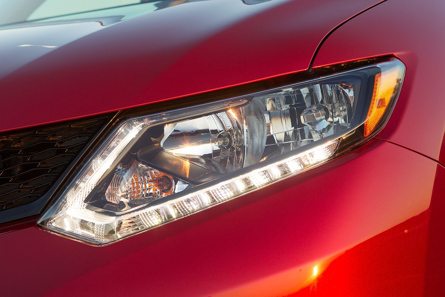 2016 Nissan Rogue SV 4dr SUV Headlamp Detail
