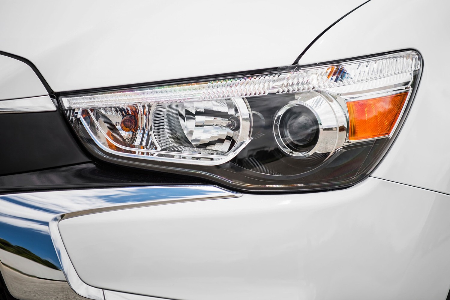 2016 Mitsubishi Outlander Sport 2.4 SEL 4dr SUV Headlamp Detail