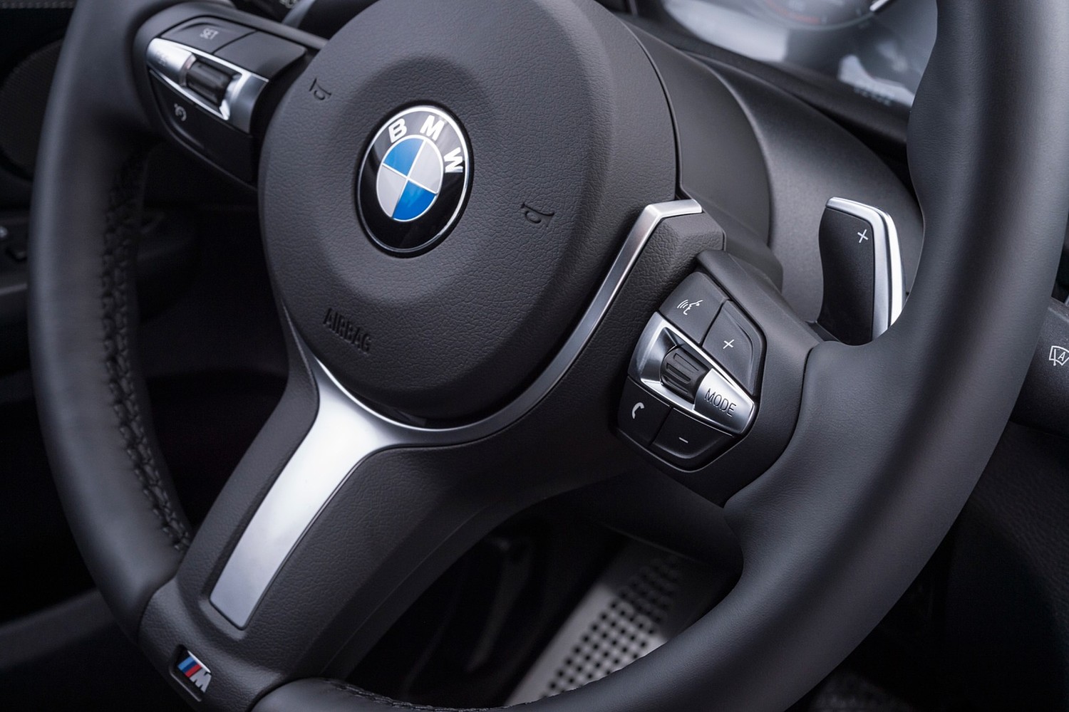 2016 BMW X4 M40i 4dr SUV Aux Controls