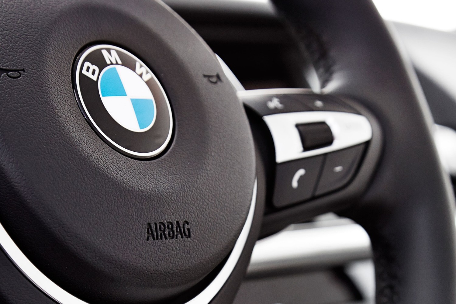 2016 BMW X4 M40i 4dr SUV Steering Wheel Detail