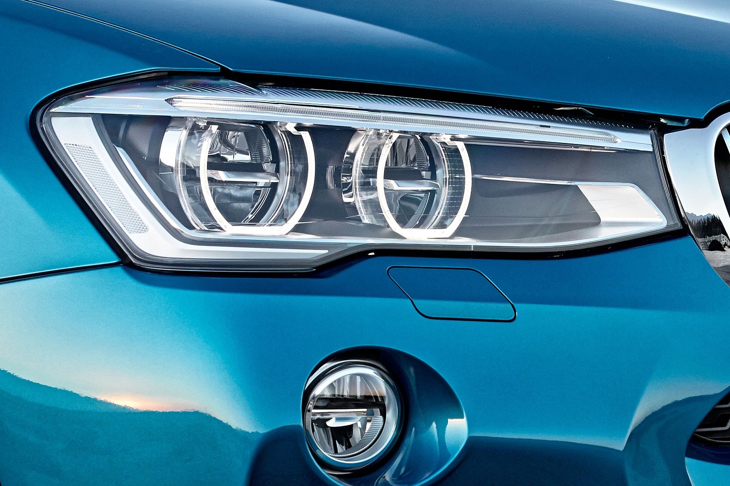 2016 BMW X4 M40i 4dr SUV Headlamp Detail