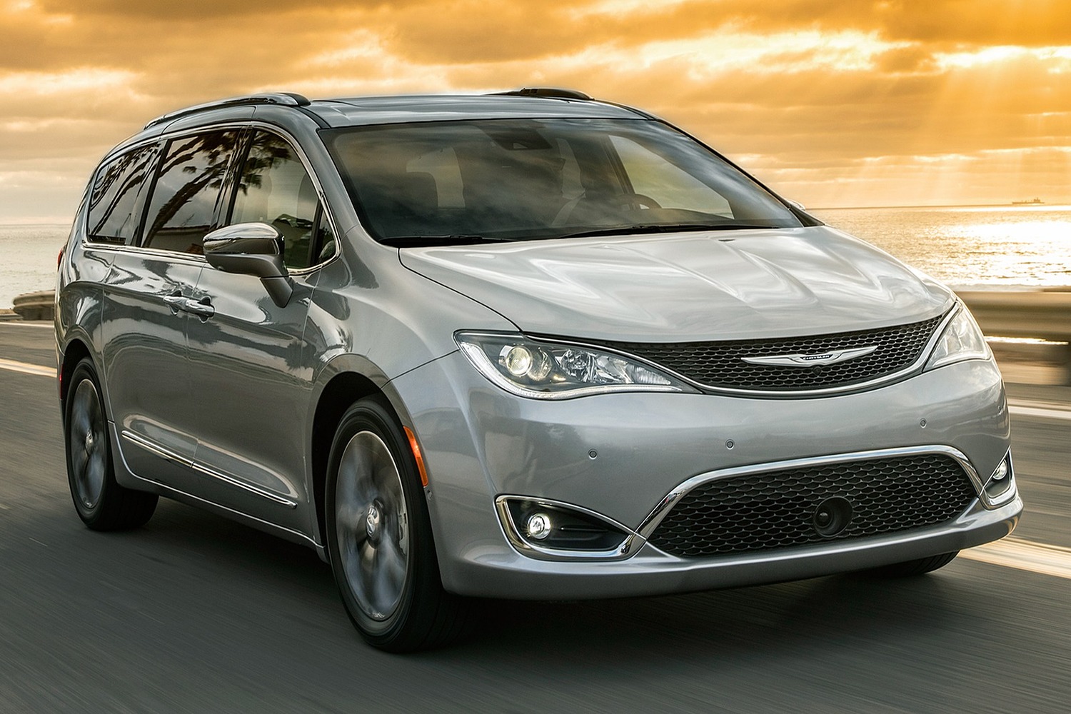 2017 Chrysler Pacifica Limited Passenger Minivan Exterior Shown
