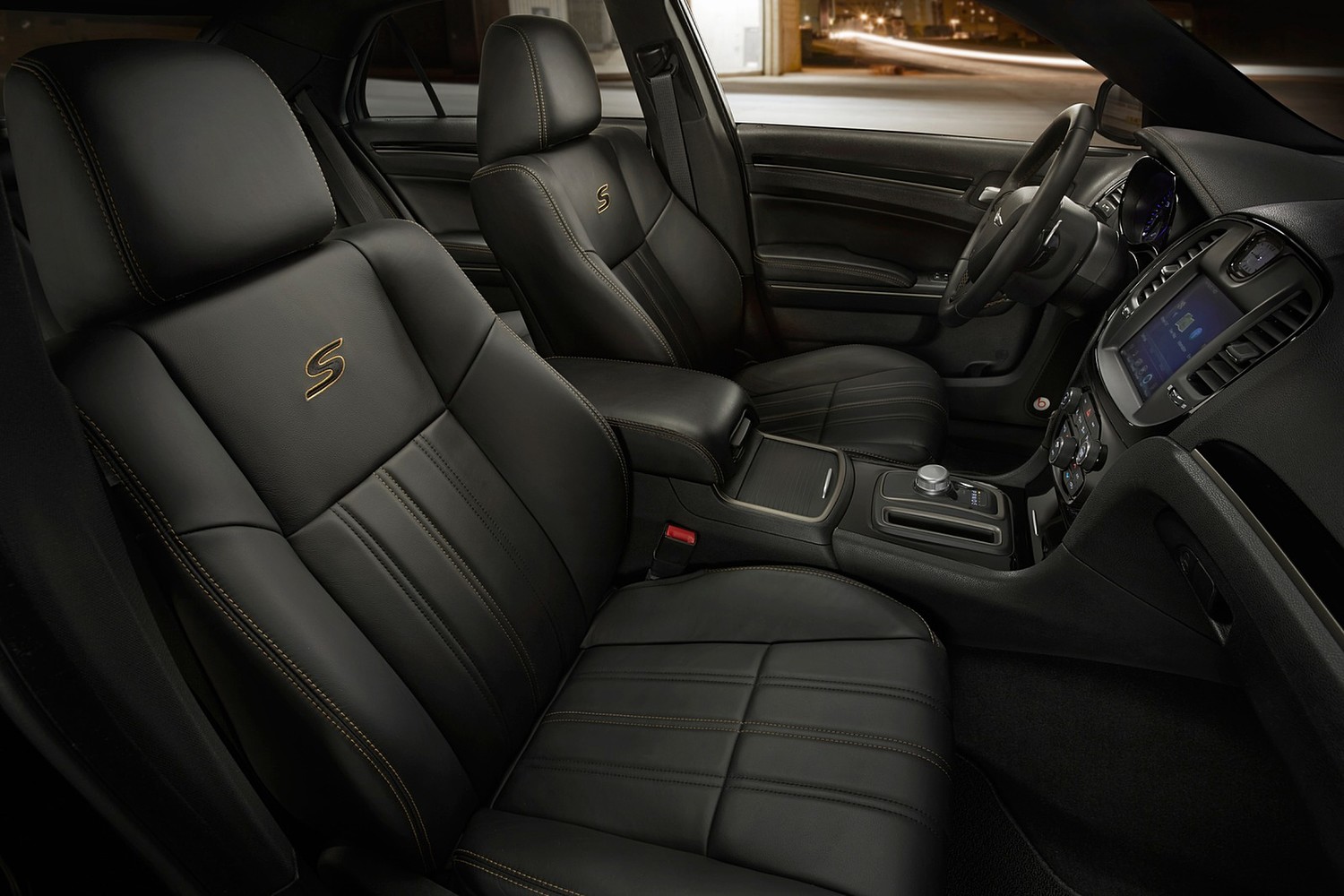 Chrysler 300 Alloy Sedan Interior. Options Shown. (2016 model year shown)