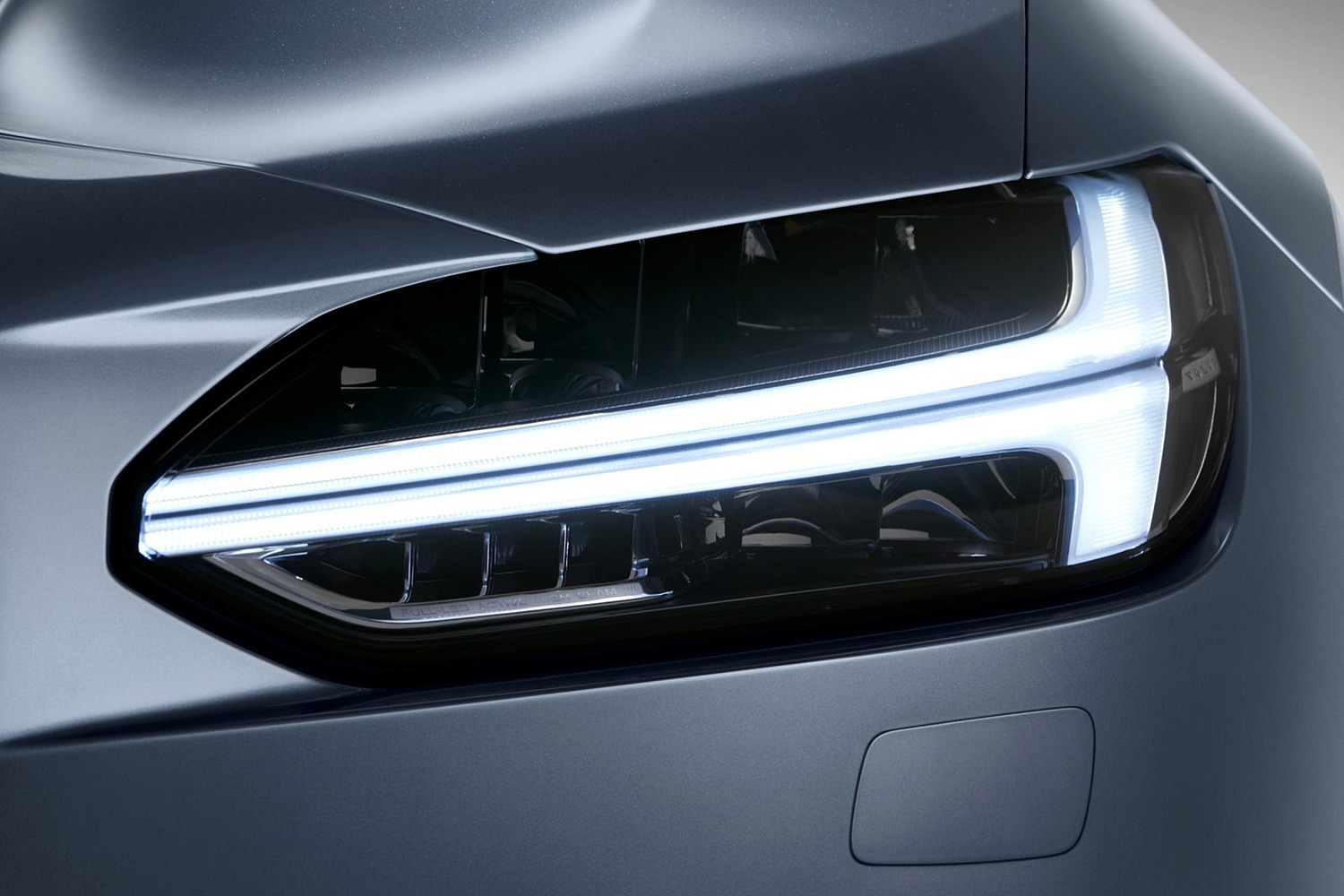 2017 Volvo S90 T6 Inscription Sedan Headlamp Detail