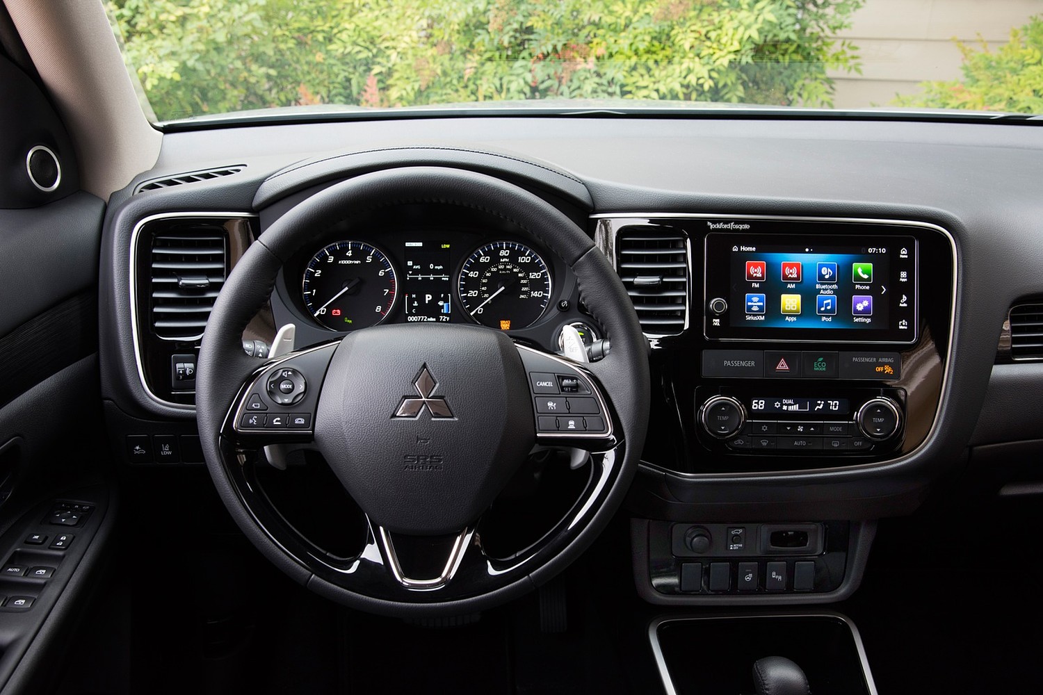 2017 Mitsubishi Outlander GT 4dr SUV Steering Wheel Detail