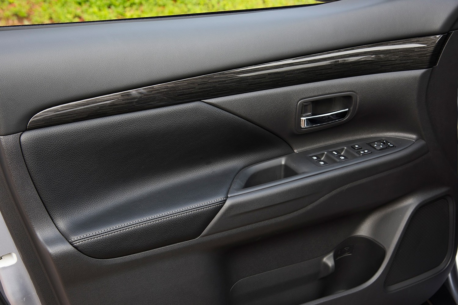 2017 Mitsubishi Outlander GT 4dr SUV Interior Detail