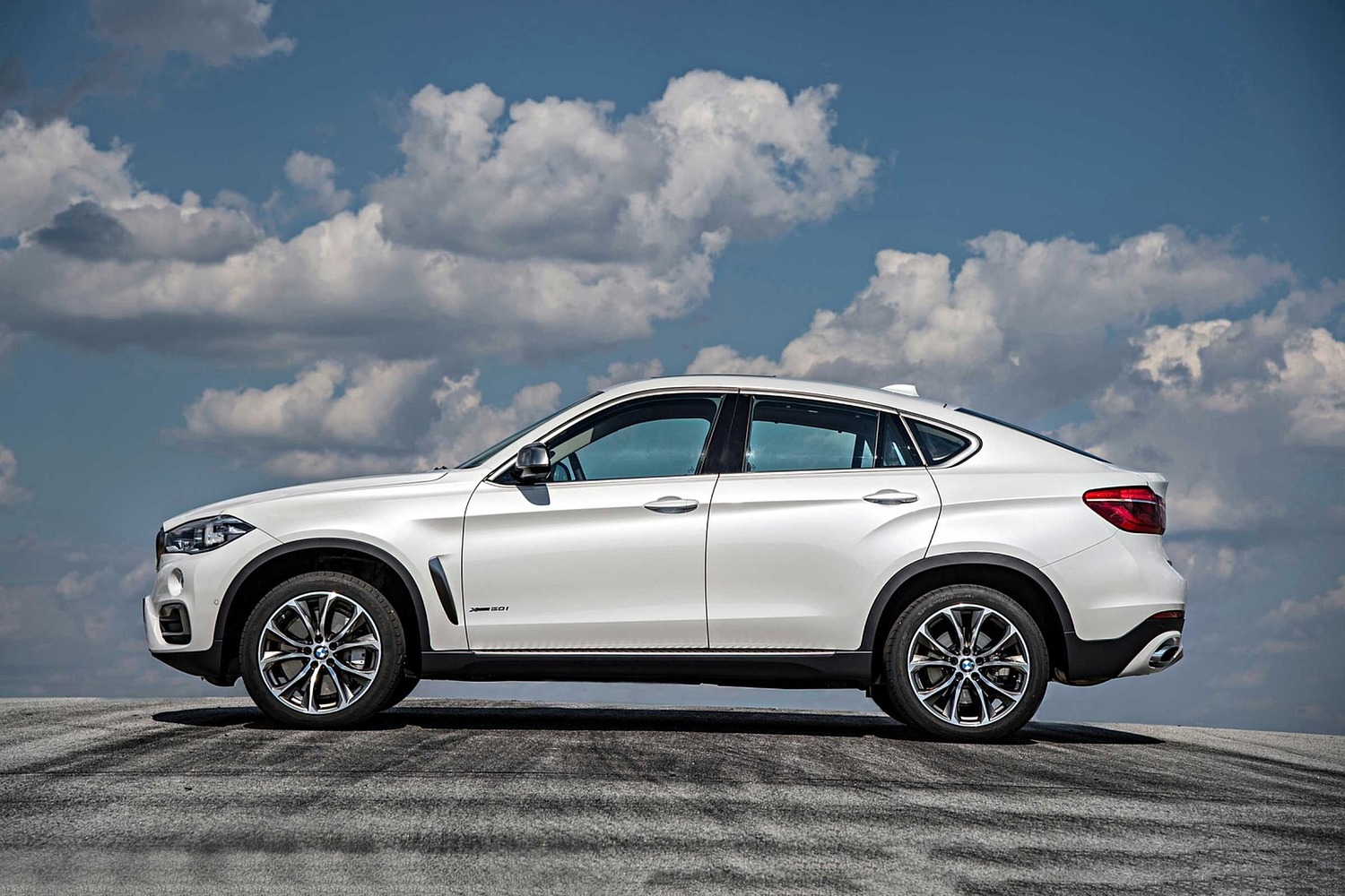 BMW X6 xDrive50i 4dr SUV Exterior (2017 model year shown)