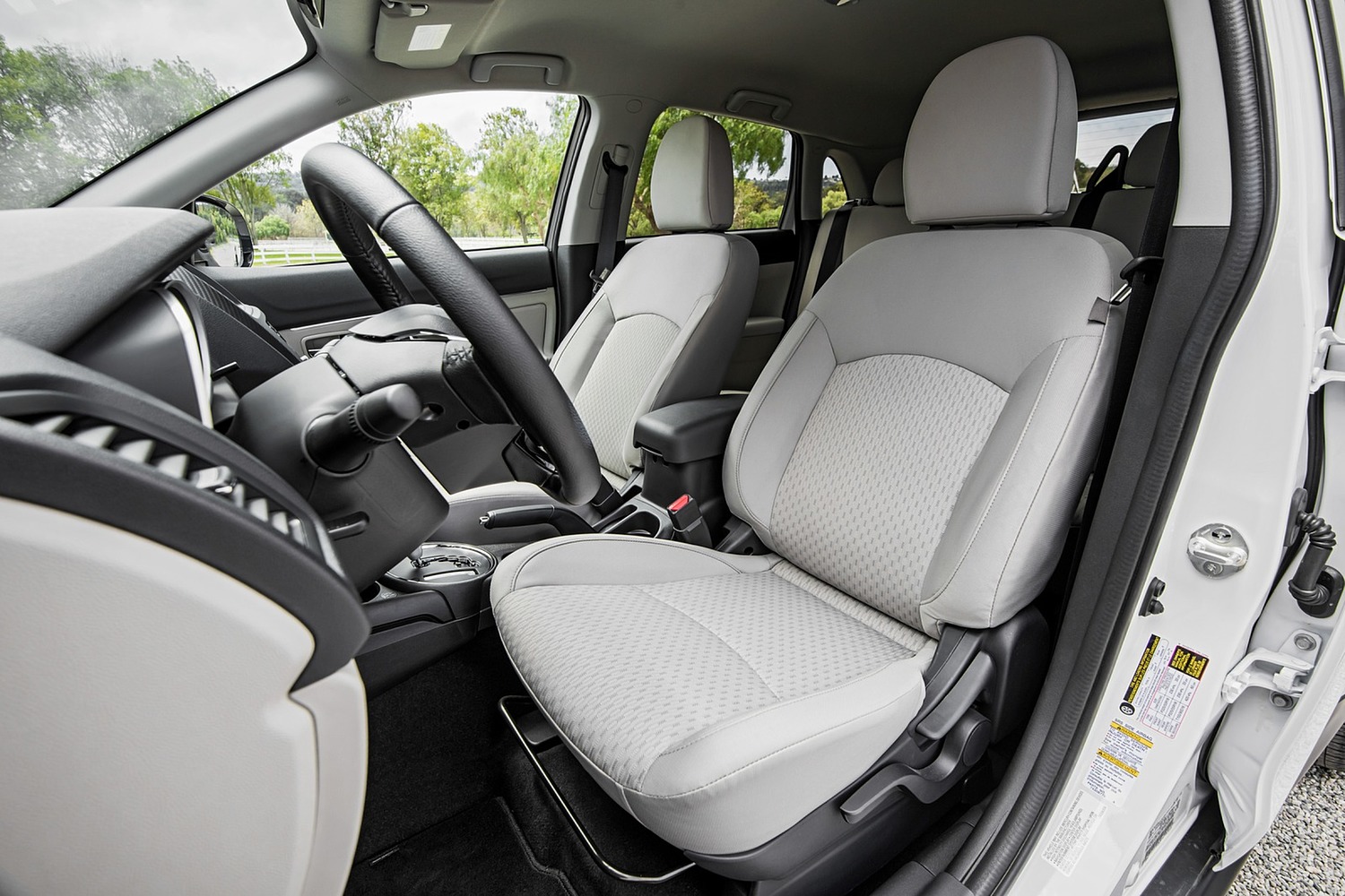 2017 Mitsubishi Outlander Sport 2.4 SE 4dr SUV Front Seats