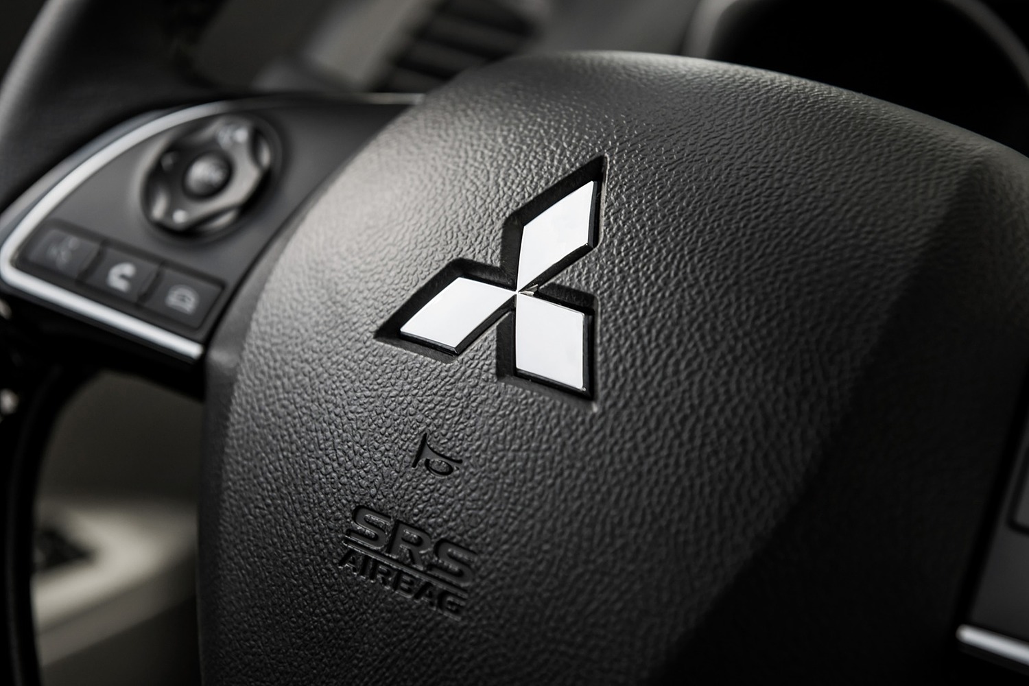 2017 Mitsubishi Outlander Sport 2.4 SE 4dr SUV Interior Detail