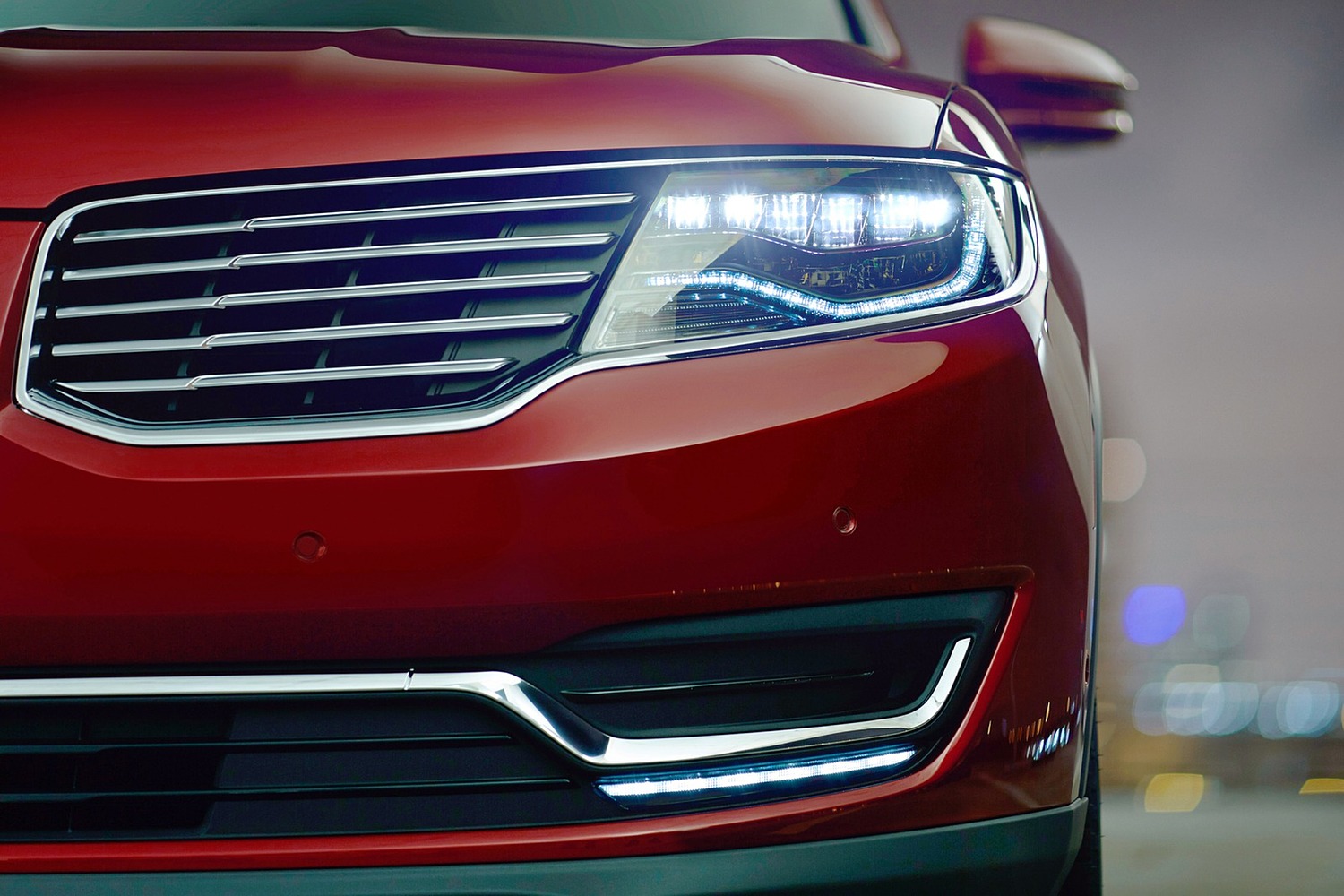 2017 Lincoln MKX Reserve 4dr SUV Headlamp Detail