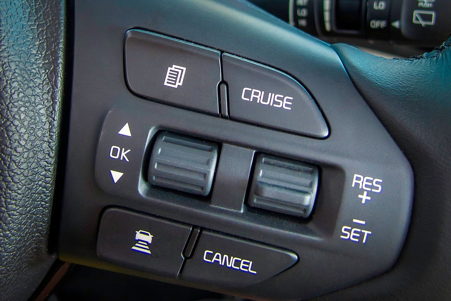 2017 Kia Sedona SX Limited Passenger Minivan Aux Controls