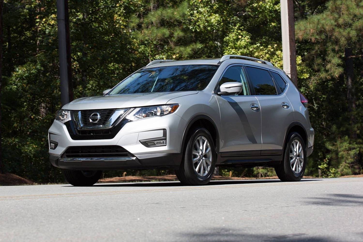 Nissan Rogue SV 4dr SUV Exterior. Premium Package Shown. (2017 model year shown)