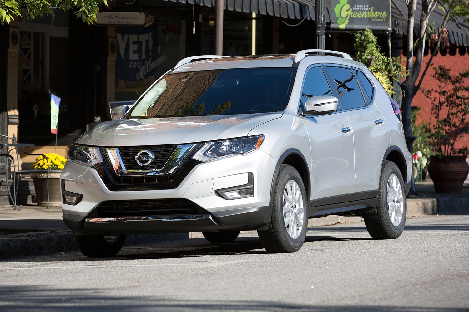 Nissan Rogue SV 4dr SUV Exterior. Premium Package Shown. (2017 model year shown)